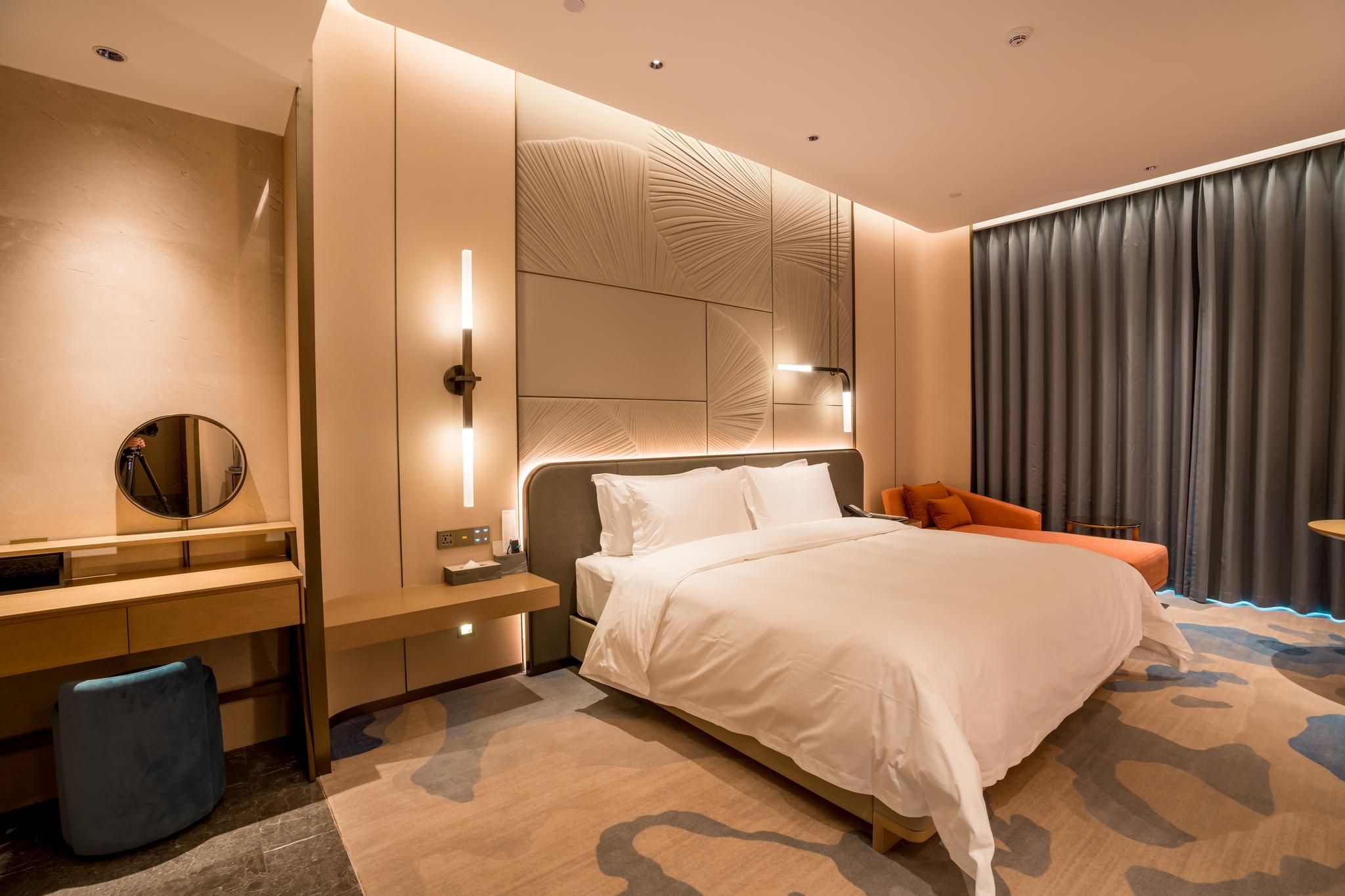 1 King Bed, Business Room