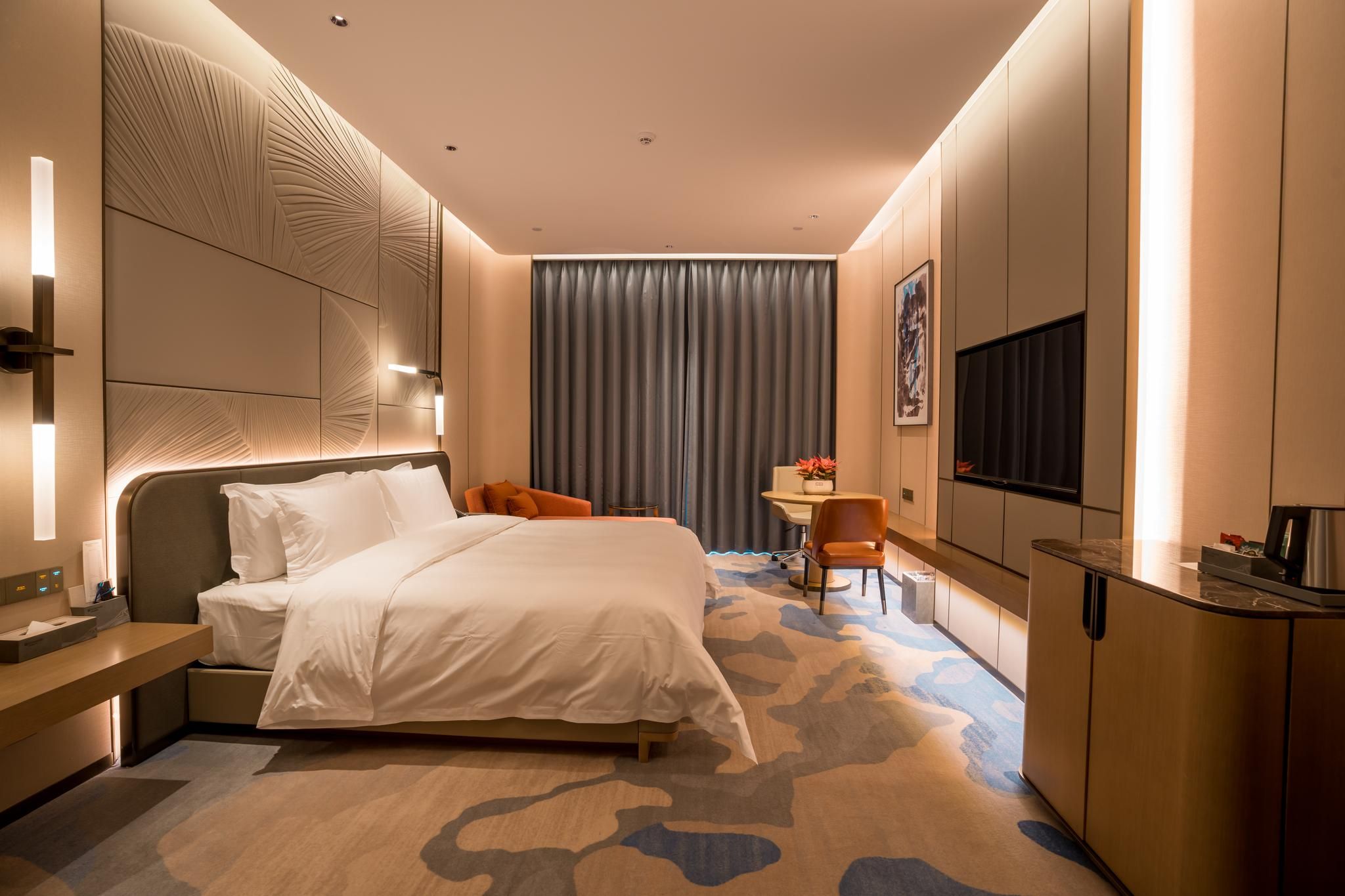 1 King Bed, Business Room