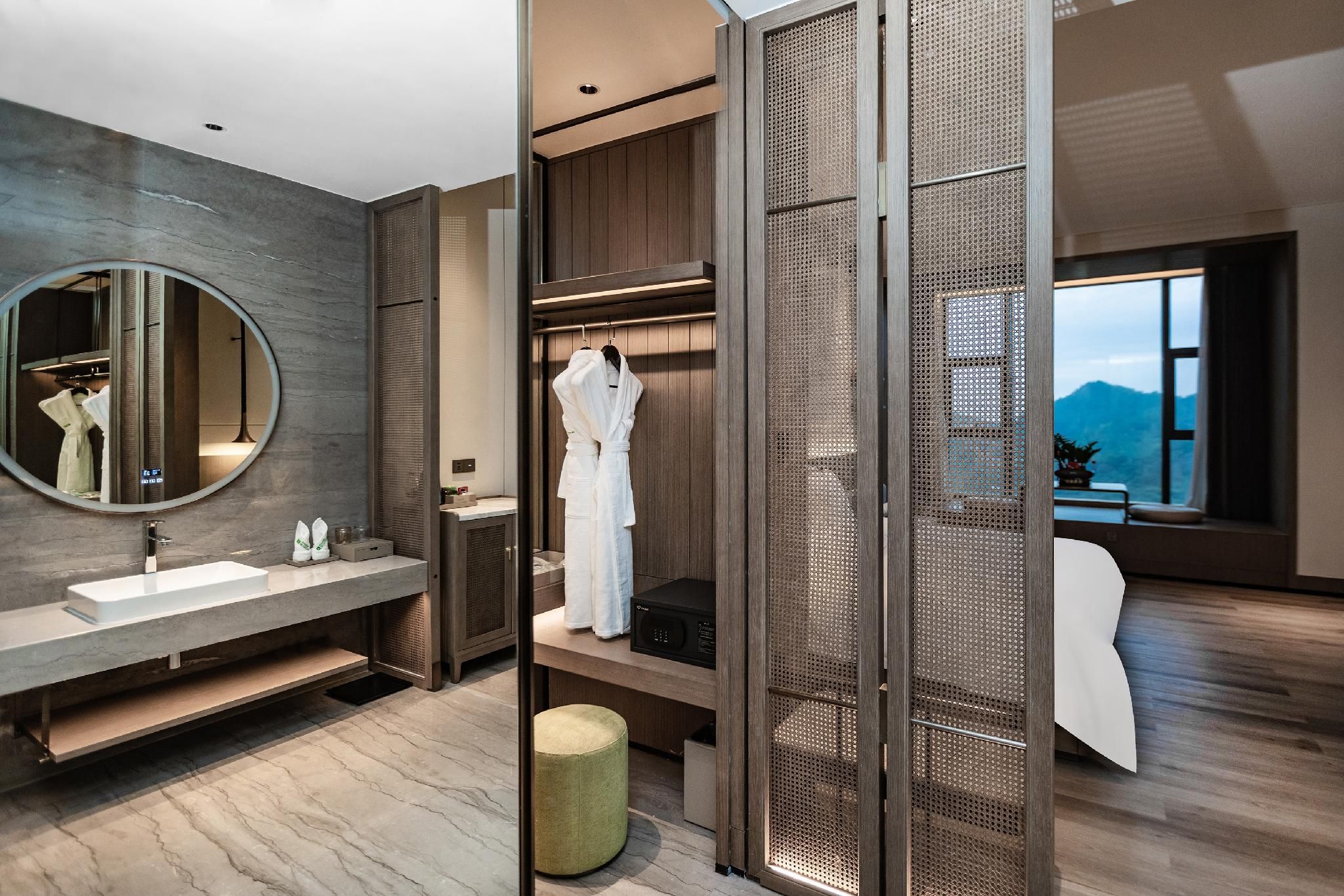 1 King Bed, Superior Room