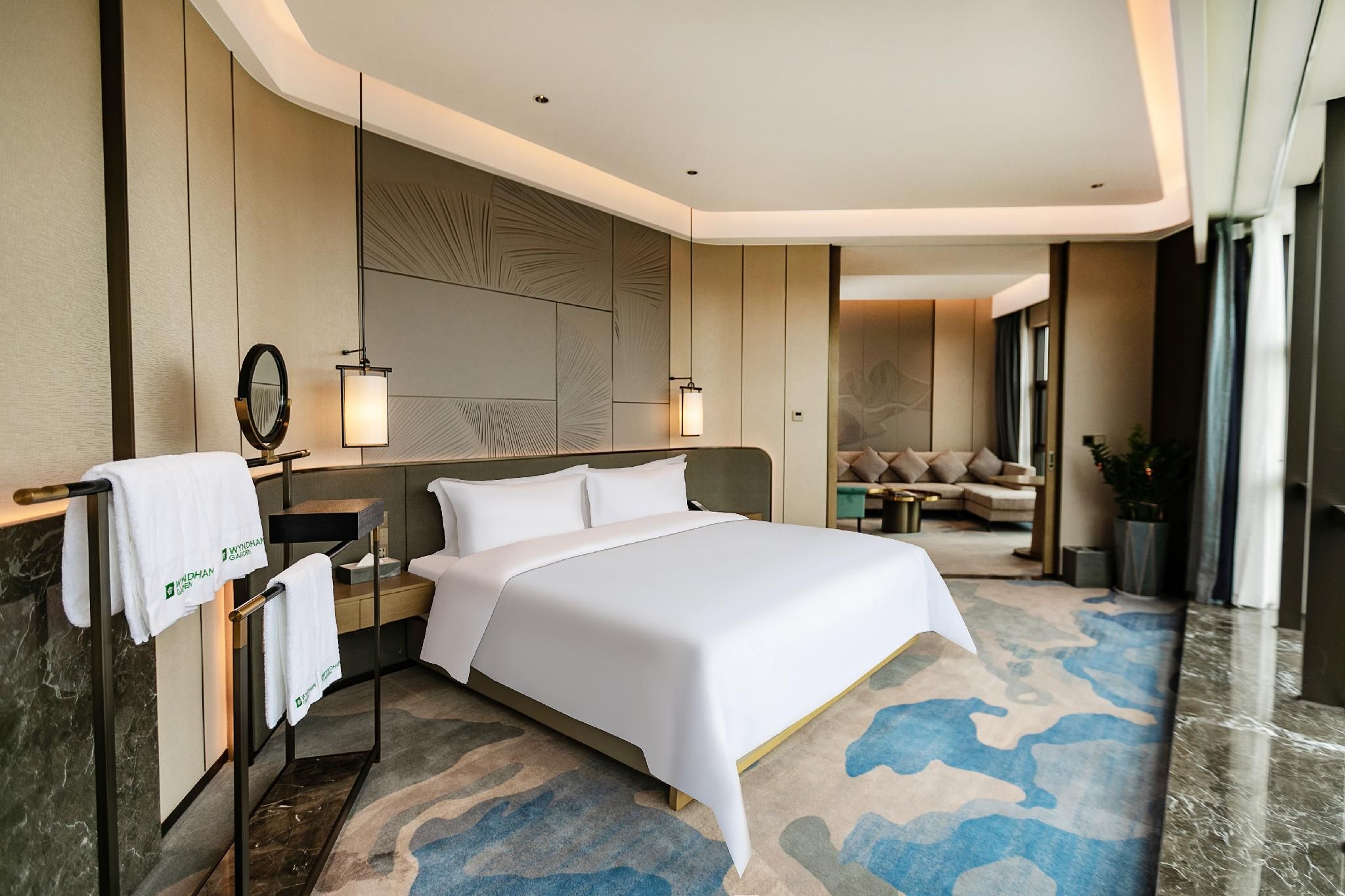 Wyndham Garden Gaozhou 1 King Bed, Mountain View, Deluxe Suite 2
