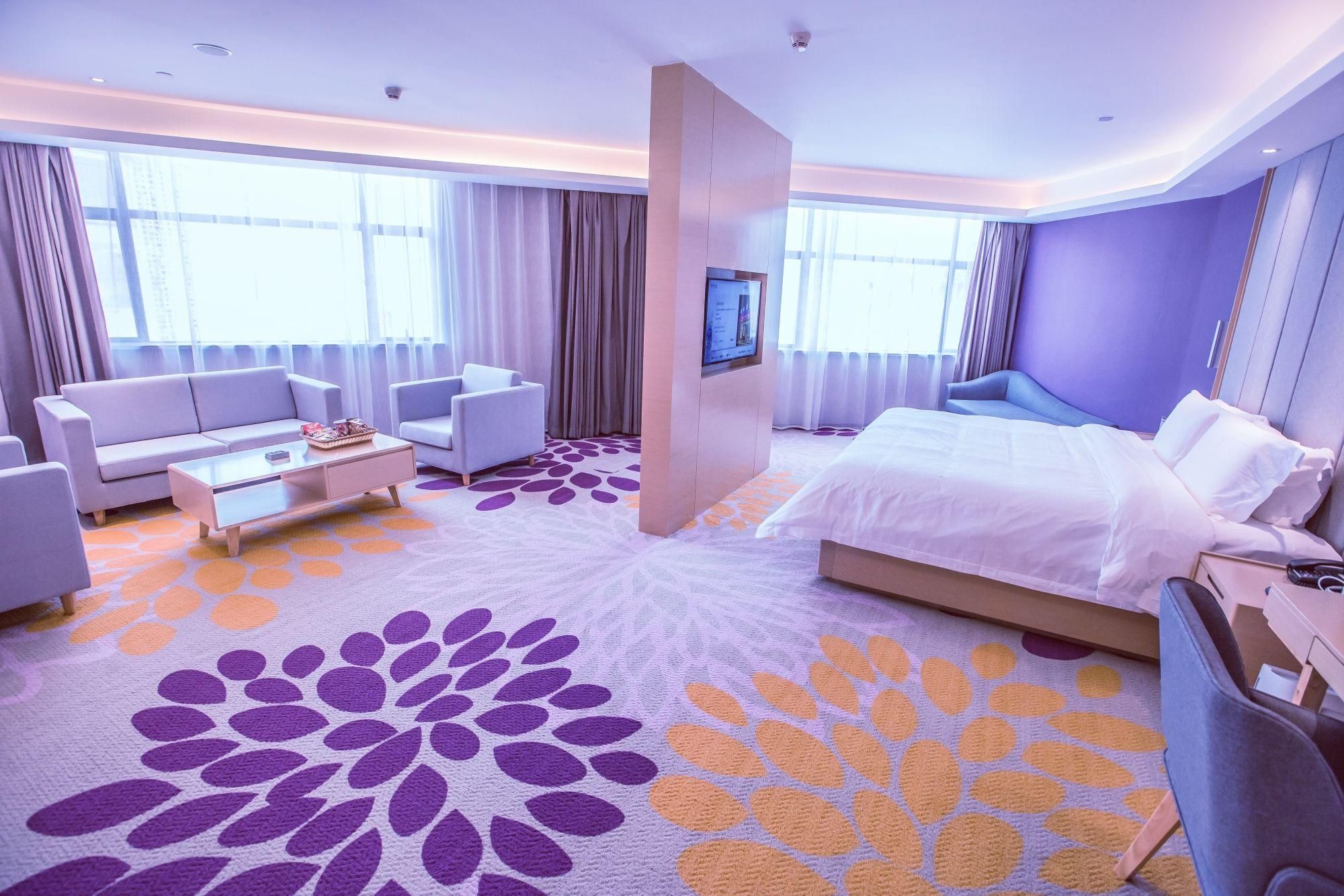 Queen Room with View