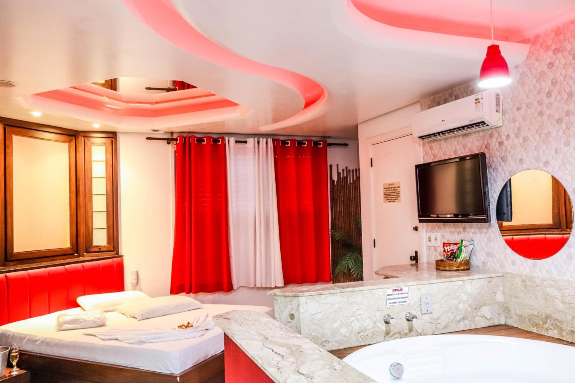 Deluxe Suite with Spa Bath
