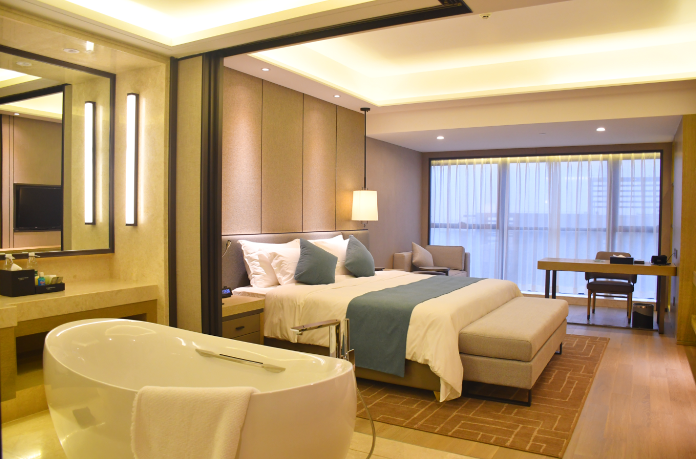 1 King Bed, Club Room, Smoking