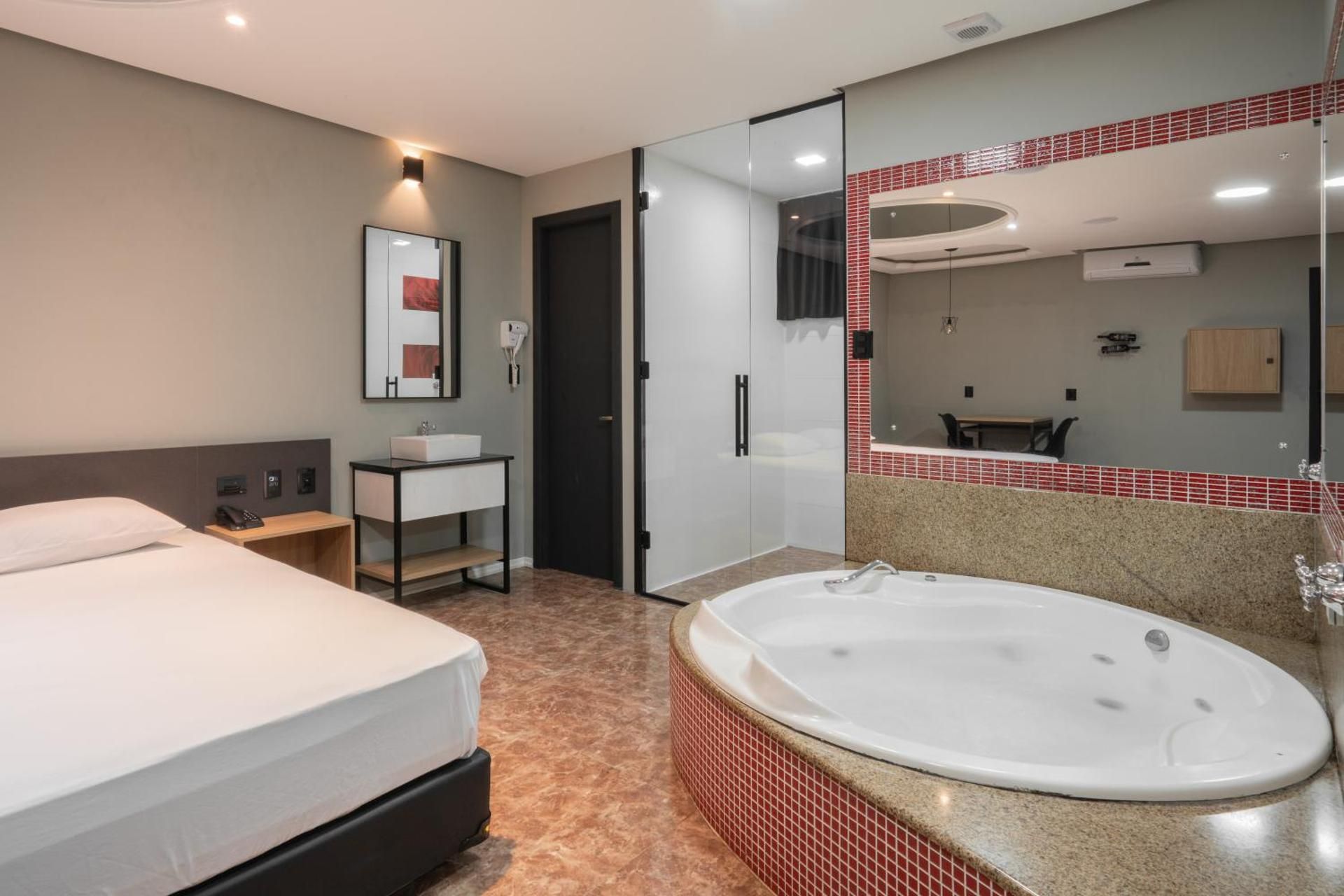 Deluxe Suite with Spa Bath