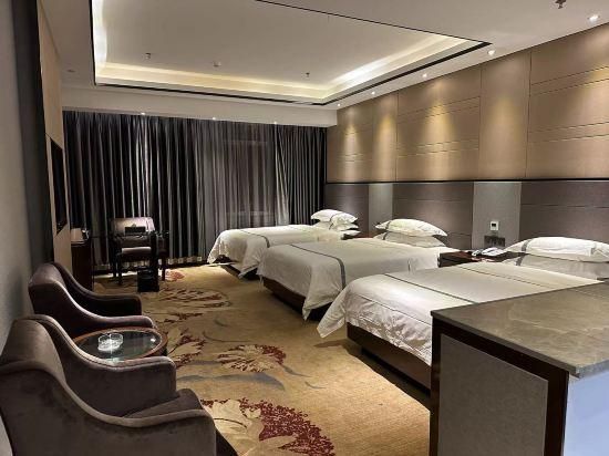 Borrman Hotel Maoming Avenue Donghui City Deluxe Triple 2