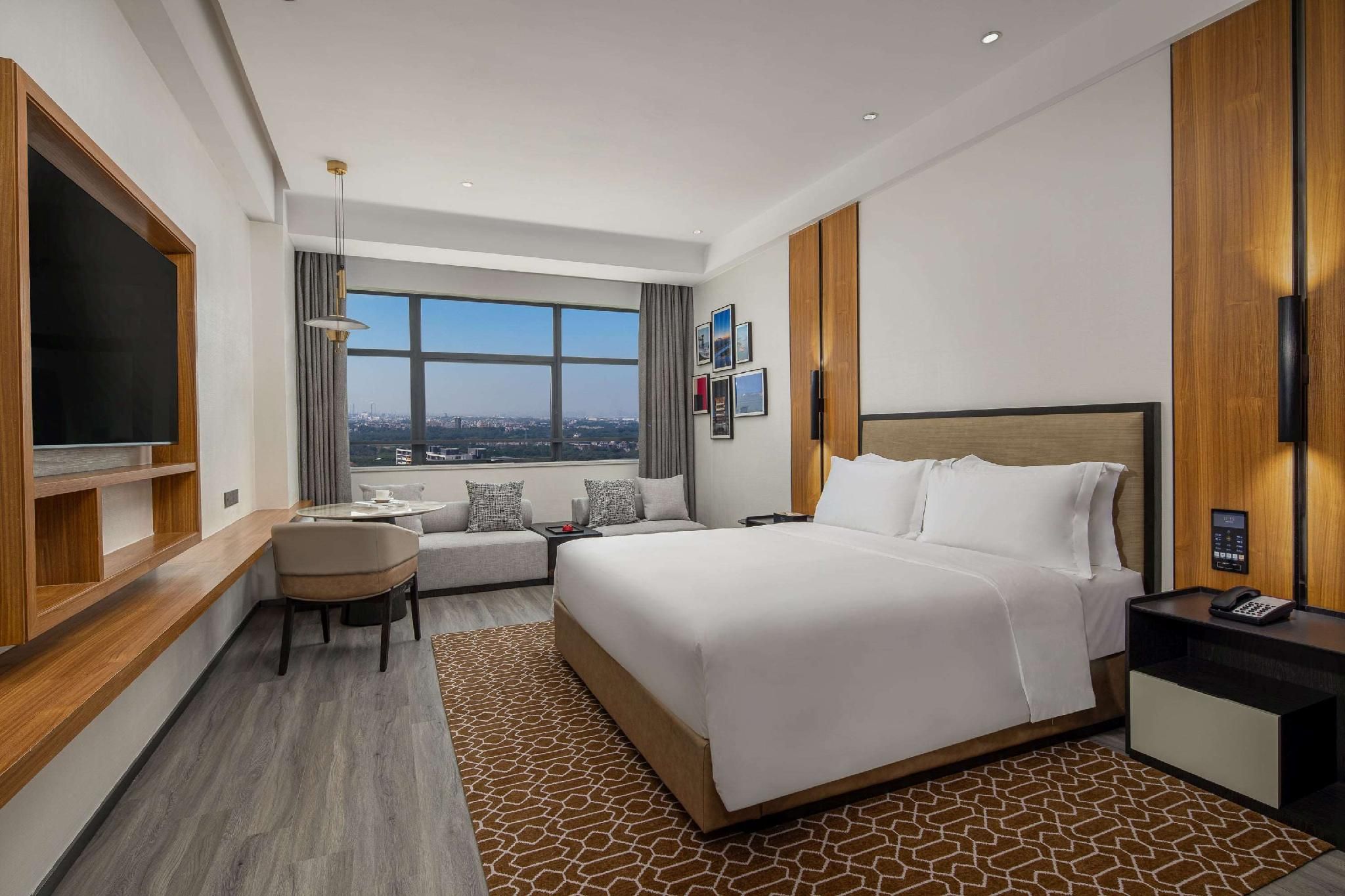1 King Bed, Deluxe Room, Non-Smoking