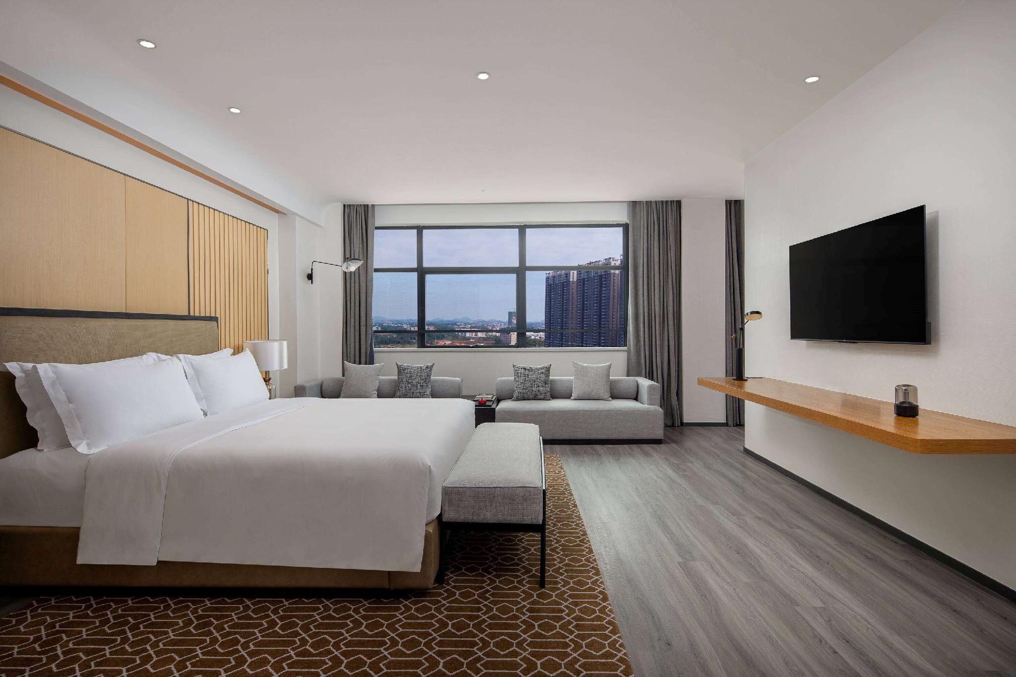 1 King Bed, Executive Suite, Non-Smoking