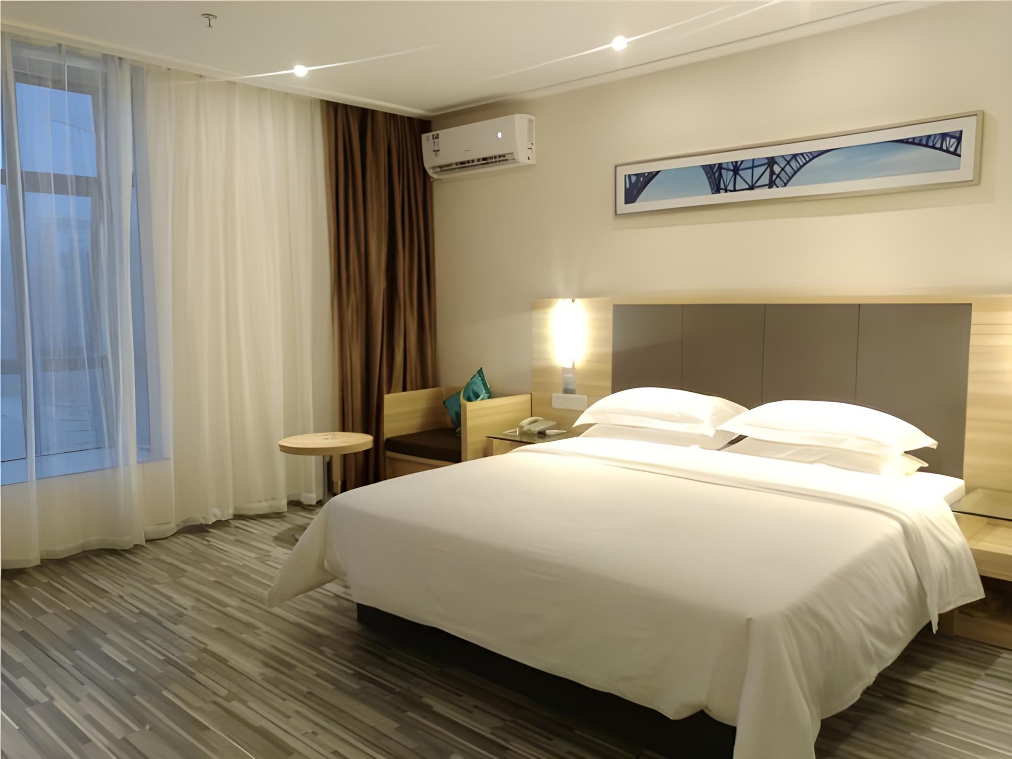 Business Queen Room