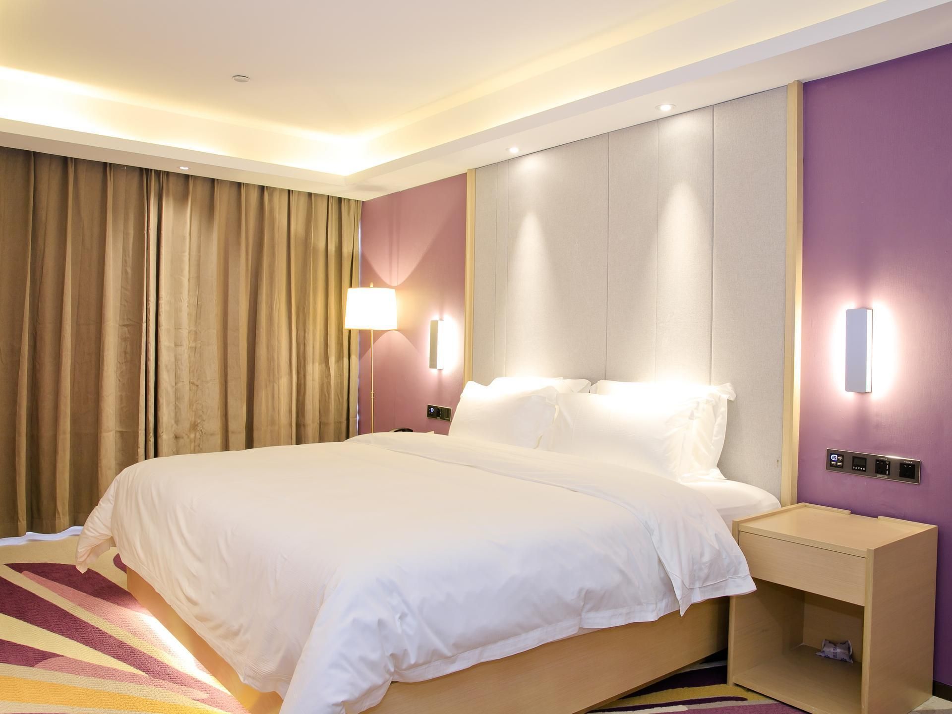 WH - Deluxe Bed Room