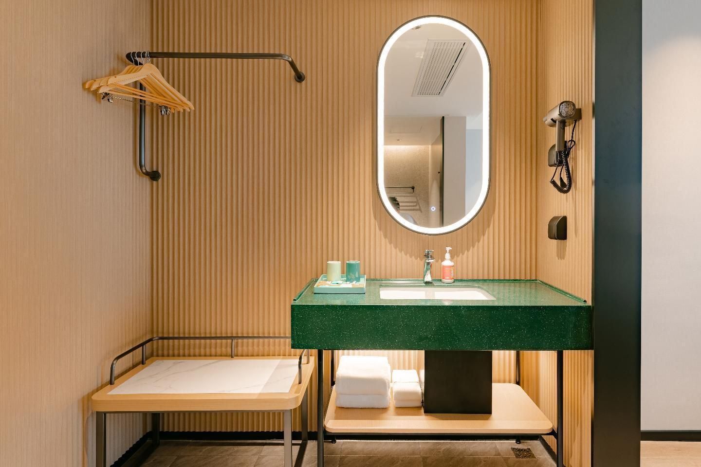 Dossen - Room With River View