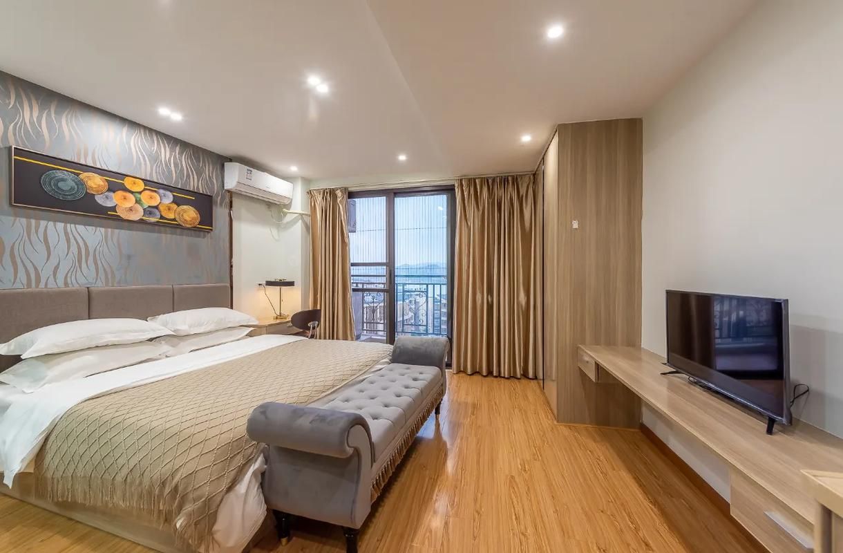 1-Bedroom Flat with Balcony or Terrace View