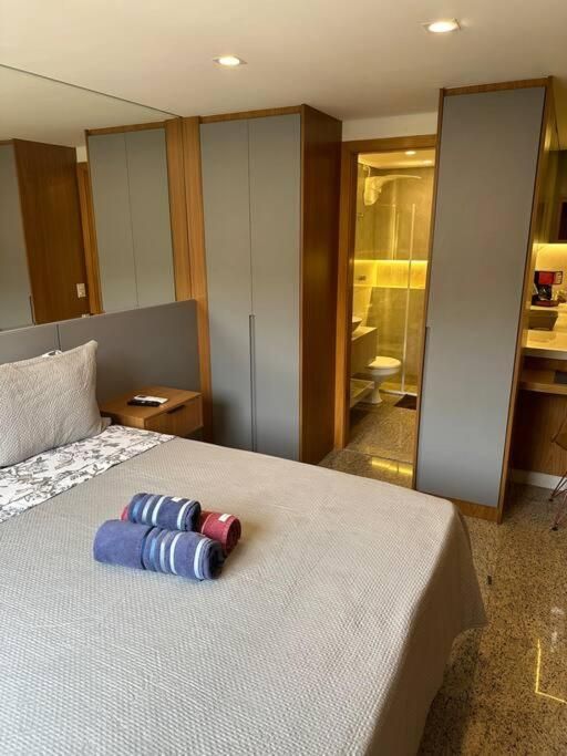 One-Bedroom Apartment with Lake View