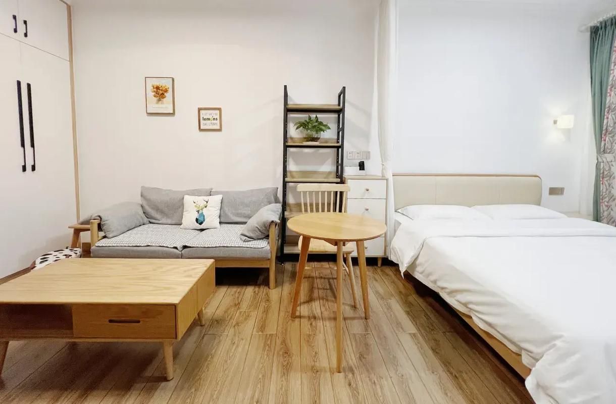 1-Bedroom Flat with Balcony or Terrace View