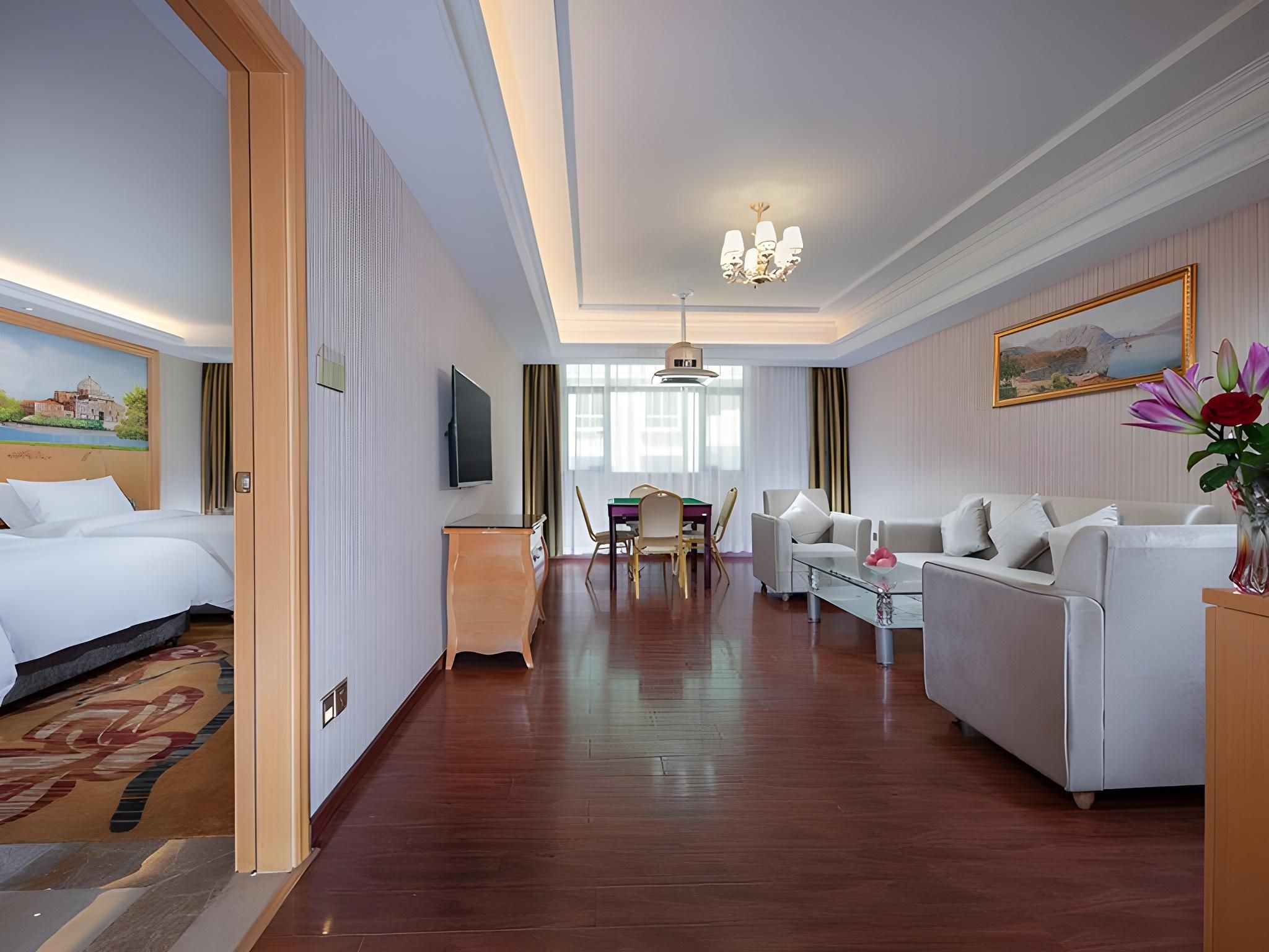 Vienna International Hotel Meizhou Dapu Vienna - Functional Chess Suite Room