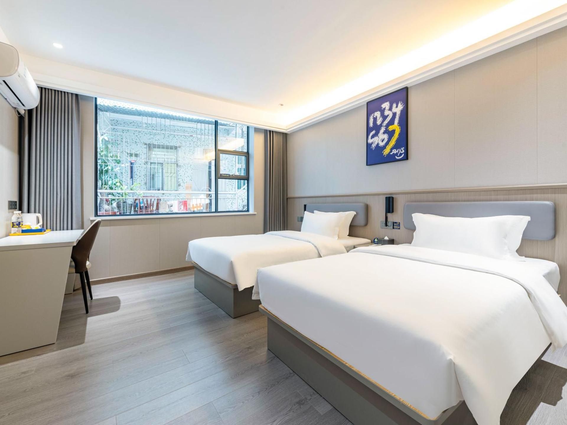 Comfort Twin Room