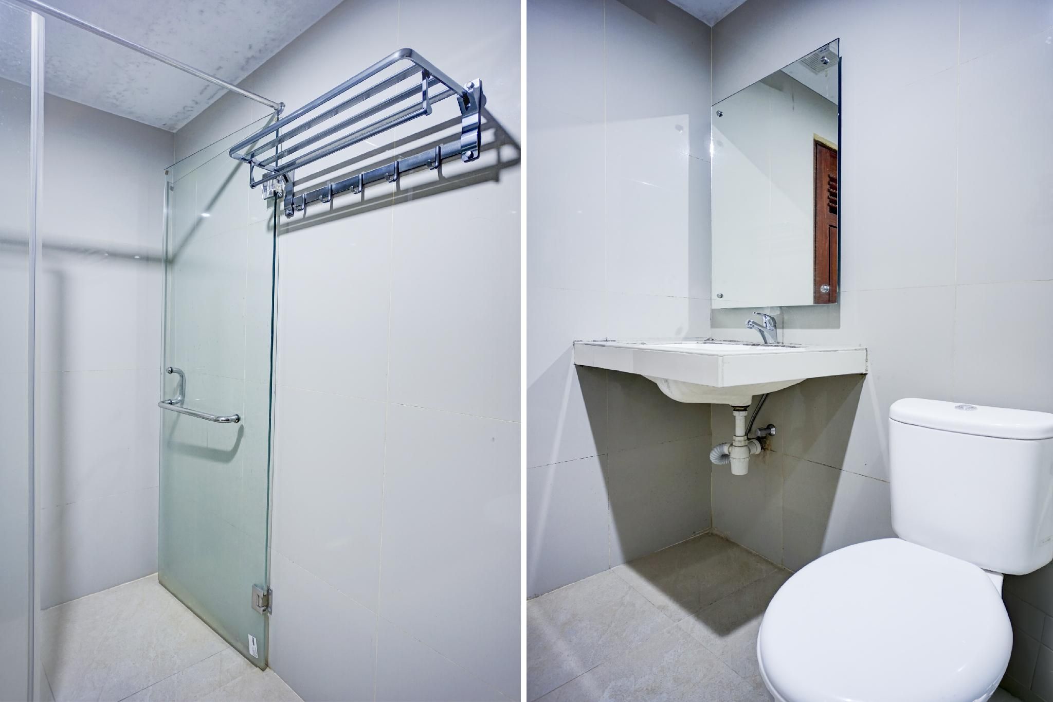 Collection O Gapura Hotel Near Parapat Penatapan Danau Toba Standard Twin Room 3