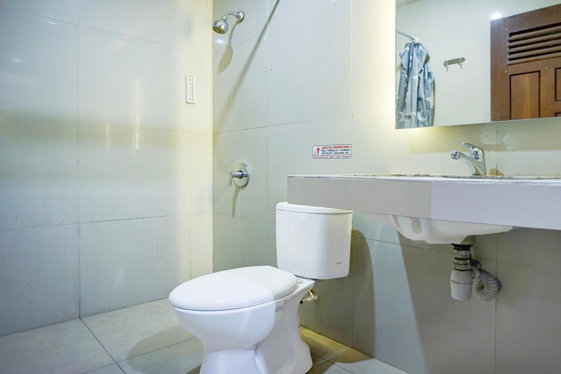 Collection O Gapura Hotel Near Parapat Penatapan Danau Toba Standard Double Room 3