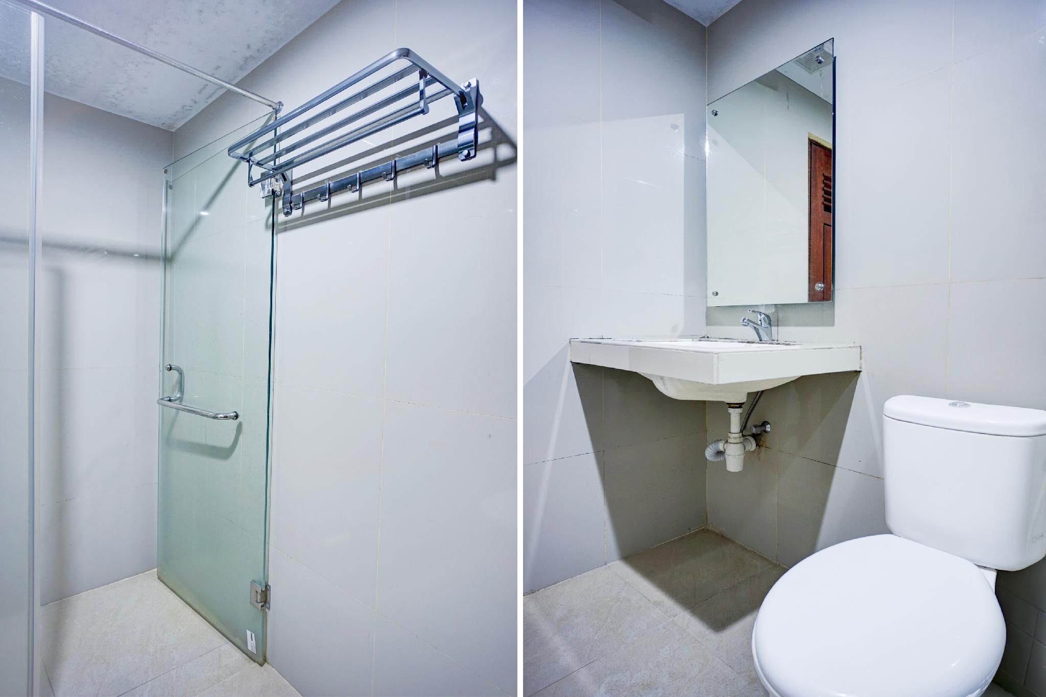 Collection O Gapura Hotel Near Parapat Penatapan Danau Toba Deluxe Double Room 3