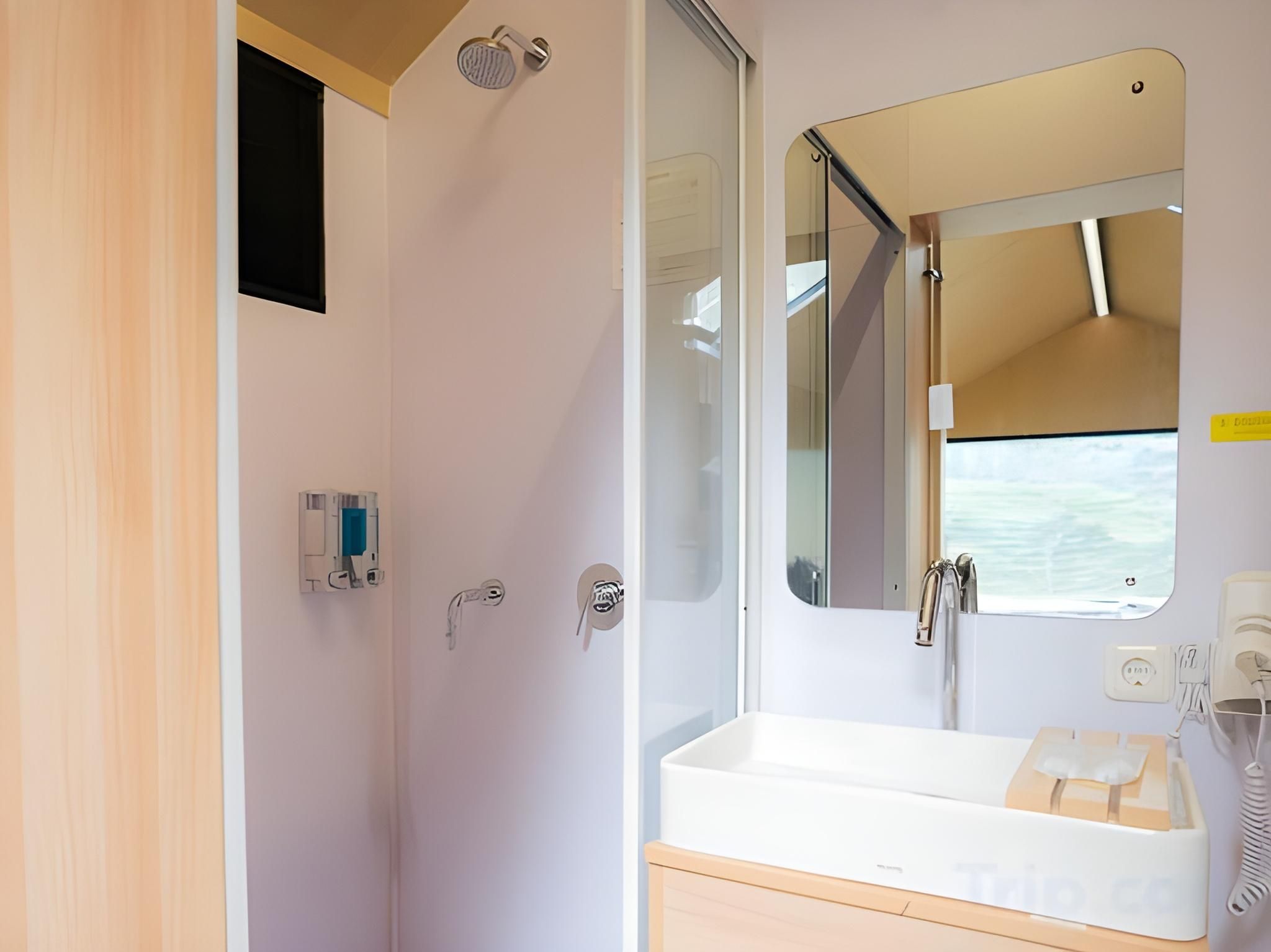 Bobocabin Patra Parapat, Toba Deluxe Cabin 3