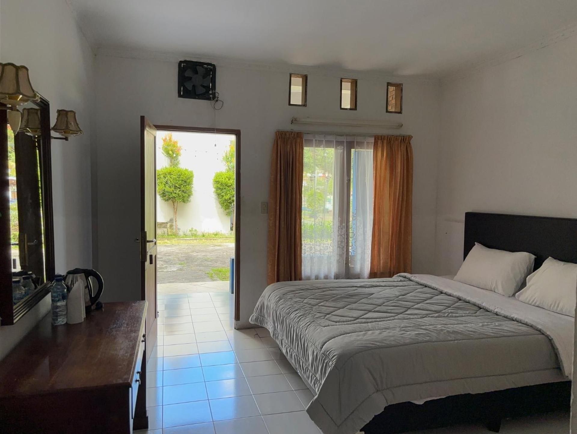 Sanggam Aek Sere Hotel Standard Room