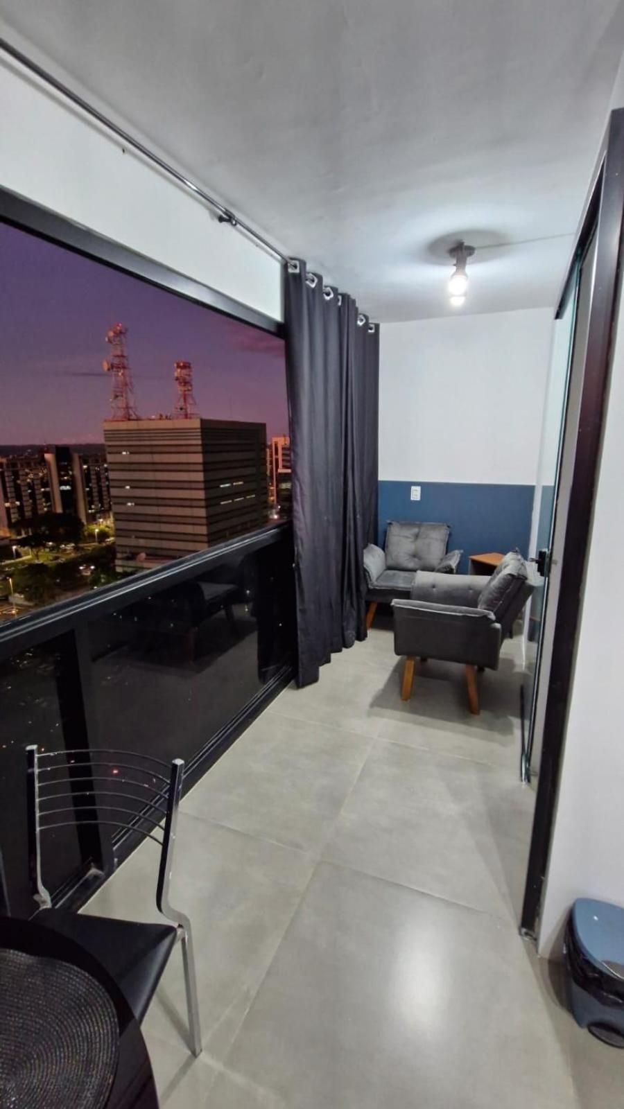 One-Bedroom Apartment With City View