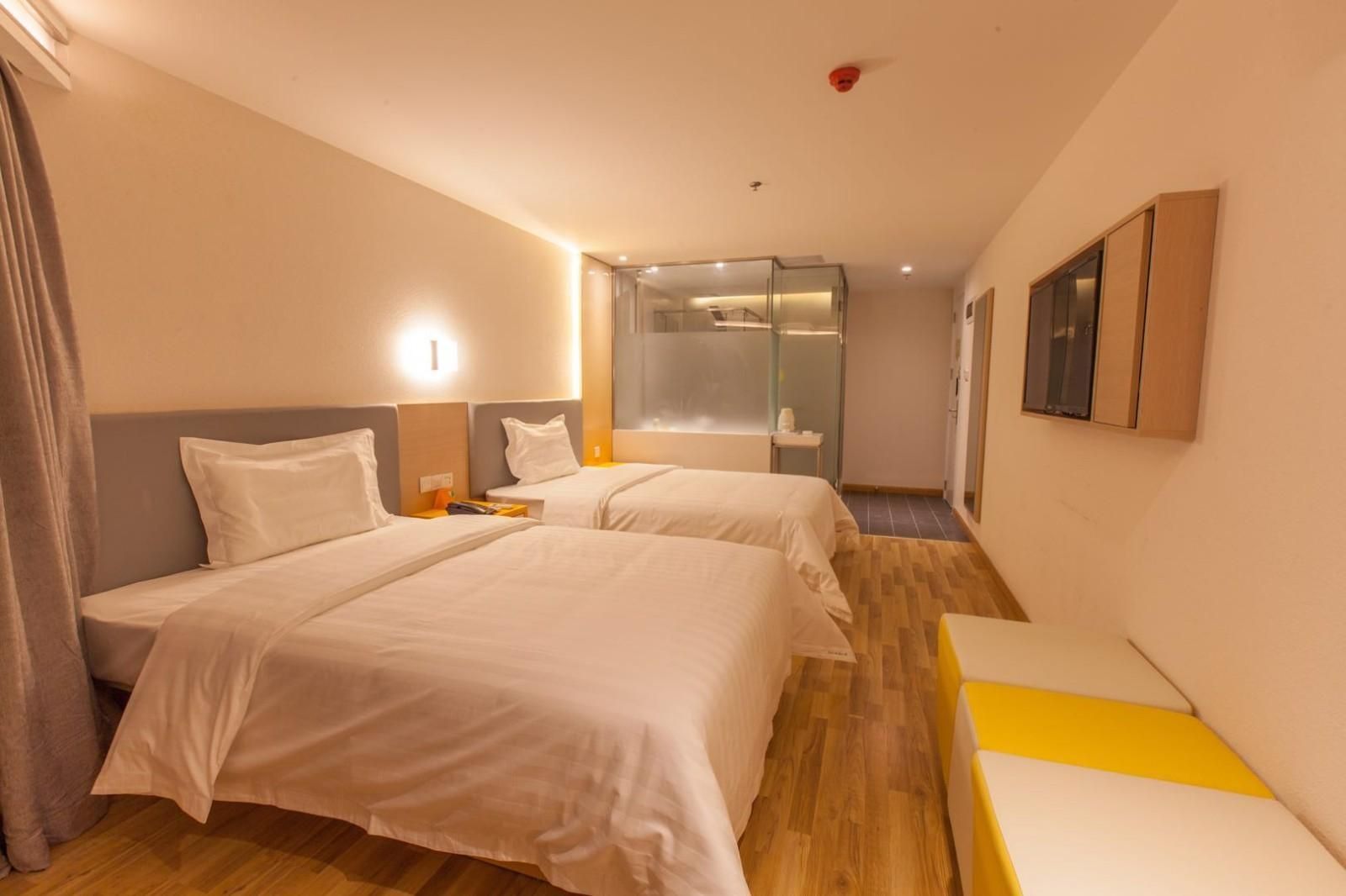 7 Days Inn Yunfu Jinshan Bus Terminal New Century Plaza Corporate Twin, Guest room, 2 Twin/Single Bed(s), City view