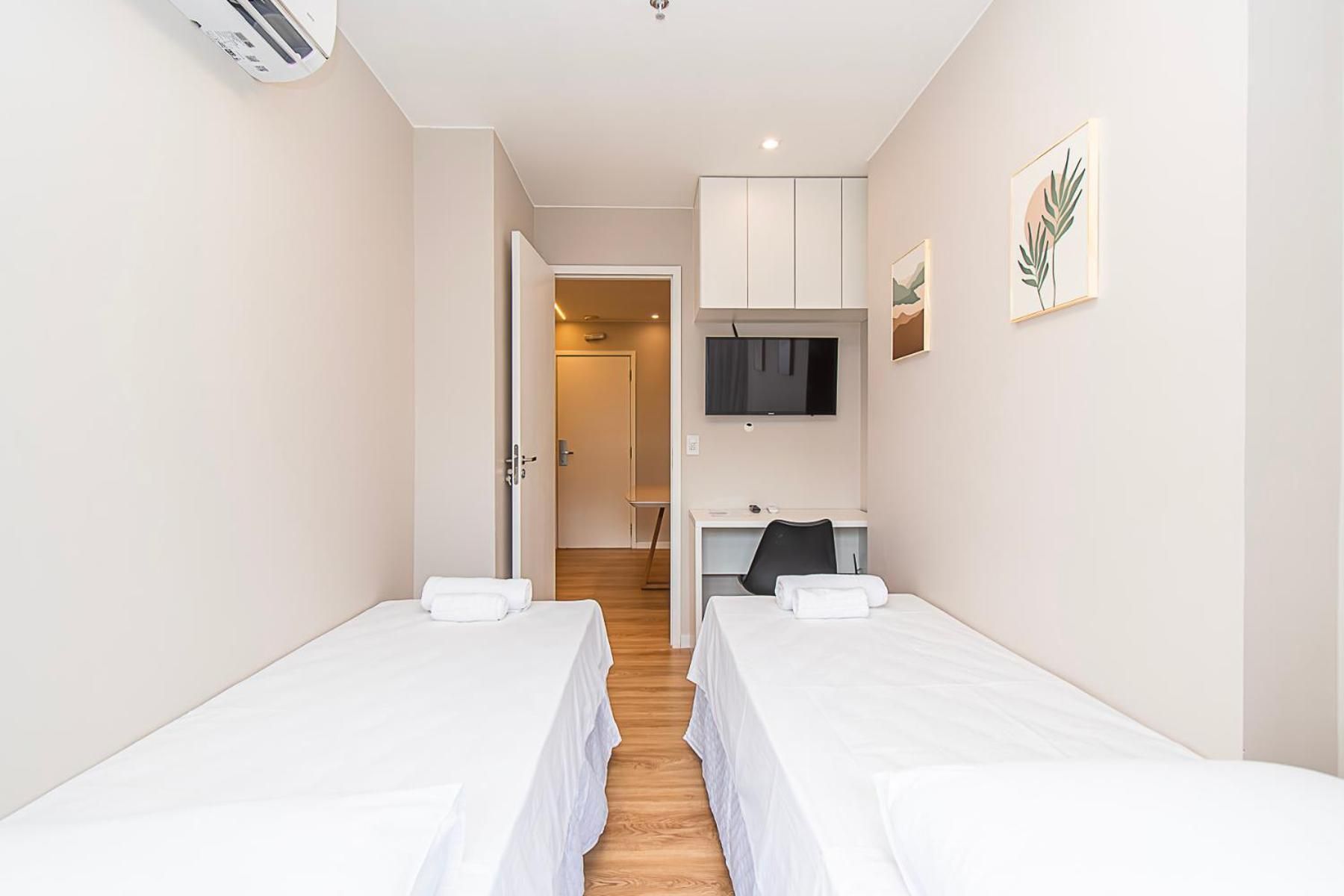 Two-Bedroom Deluxe Apartment with Balcony