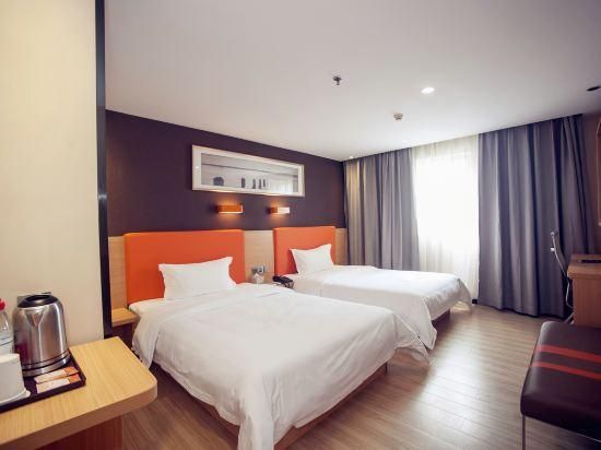 7 Days Premium Yunfu Xinxing Coach Terminal Branch Featured Twin Room