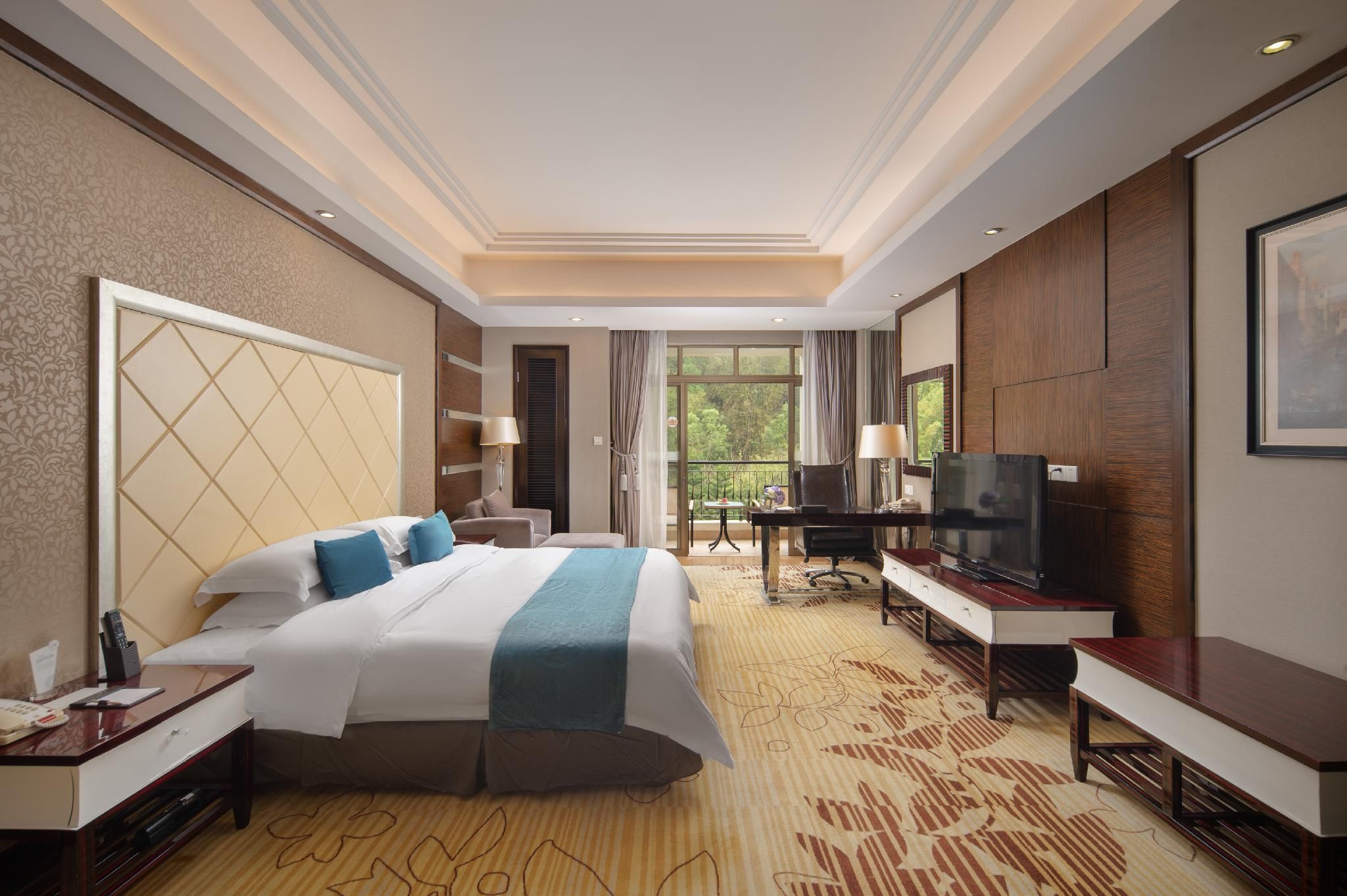 Deluxe Suite