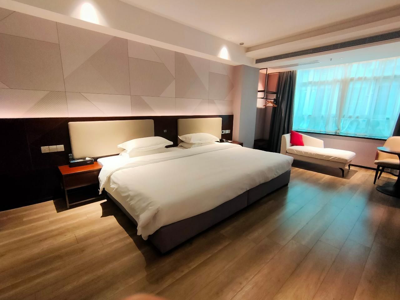 Dossen - Deluxe Bed Room