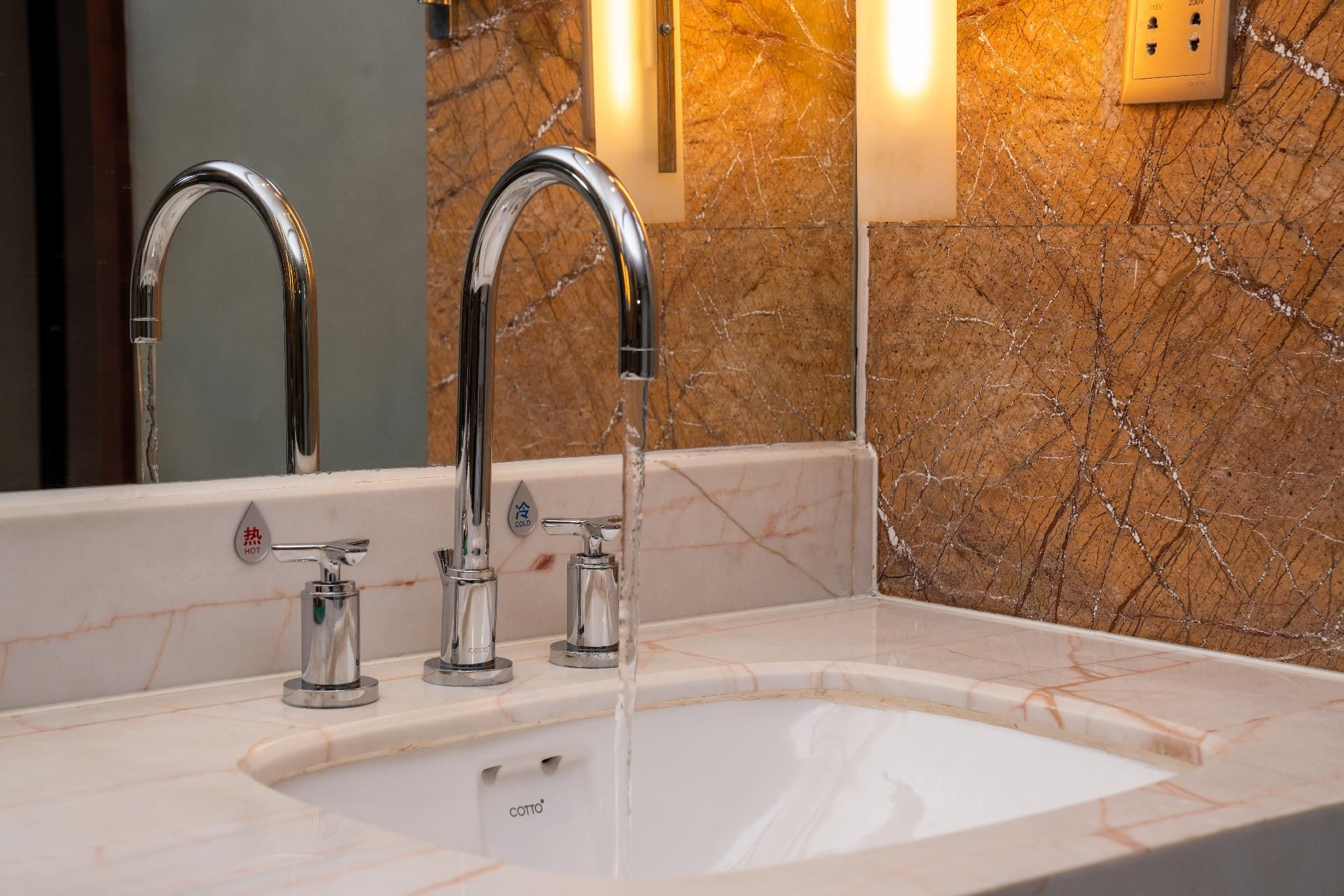 Floral Hotel · King Royal Hotel YunFu City Premium Suite 2