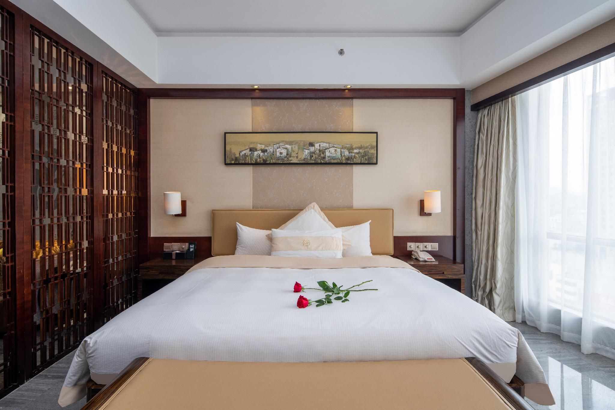 Floral Hotel · King Royal Hotel YunFu City Premium Suite