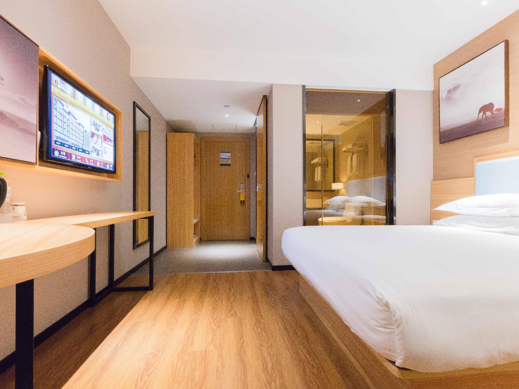 Business Queen Room