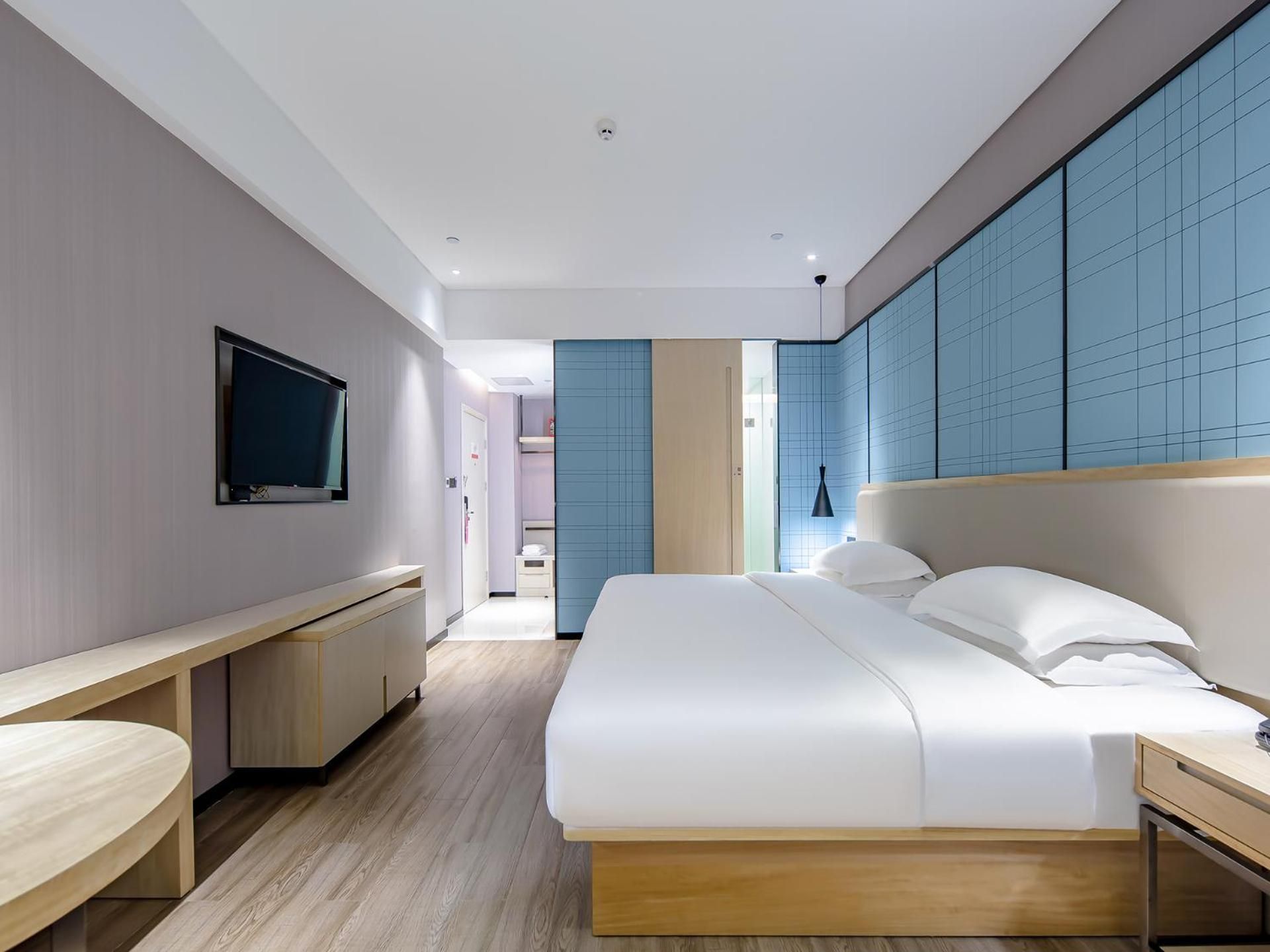 Deluxe Queen Room