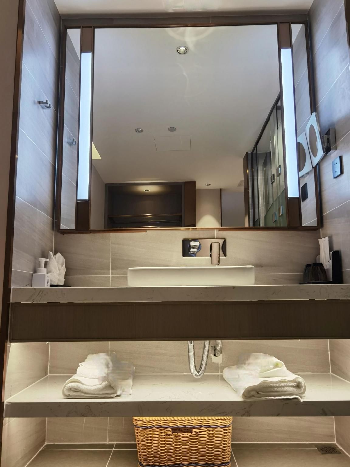 WH - 1 Bed Room with View