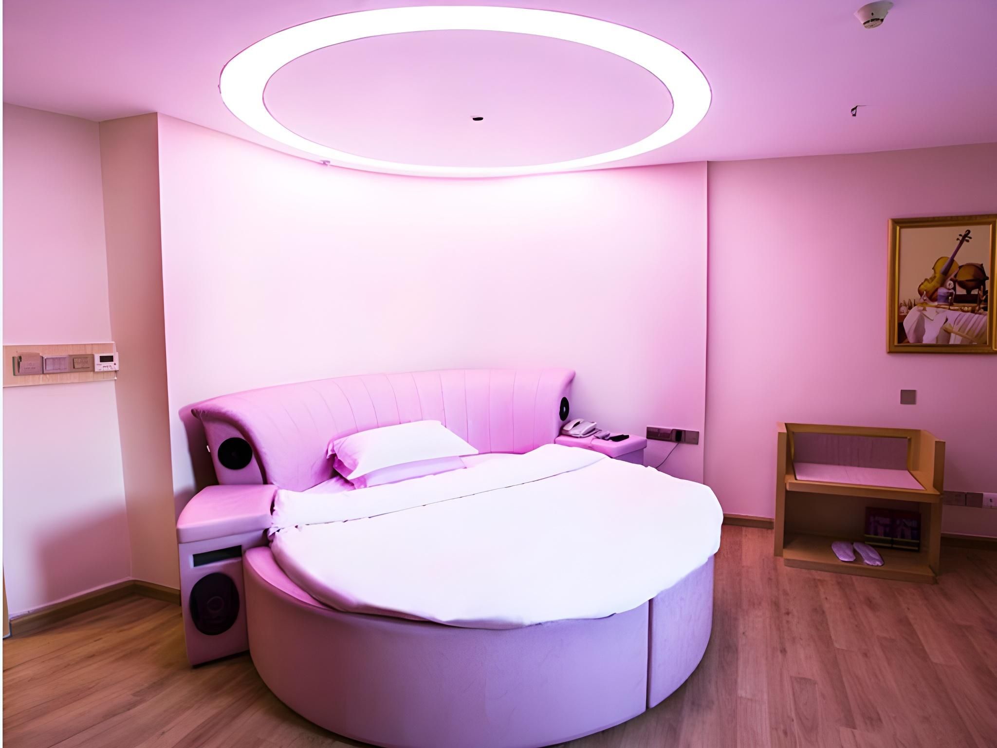 Vienna - Romance Themed Bed Room