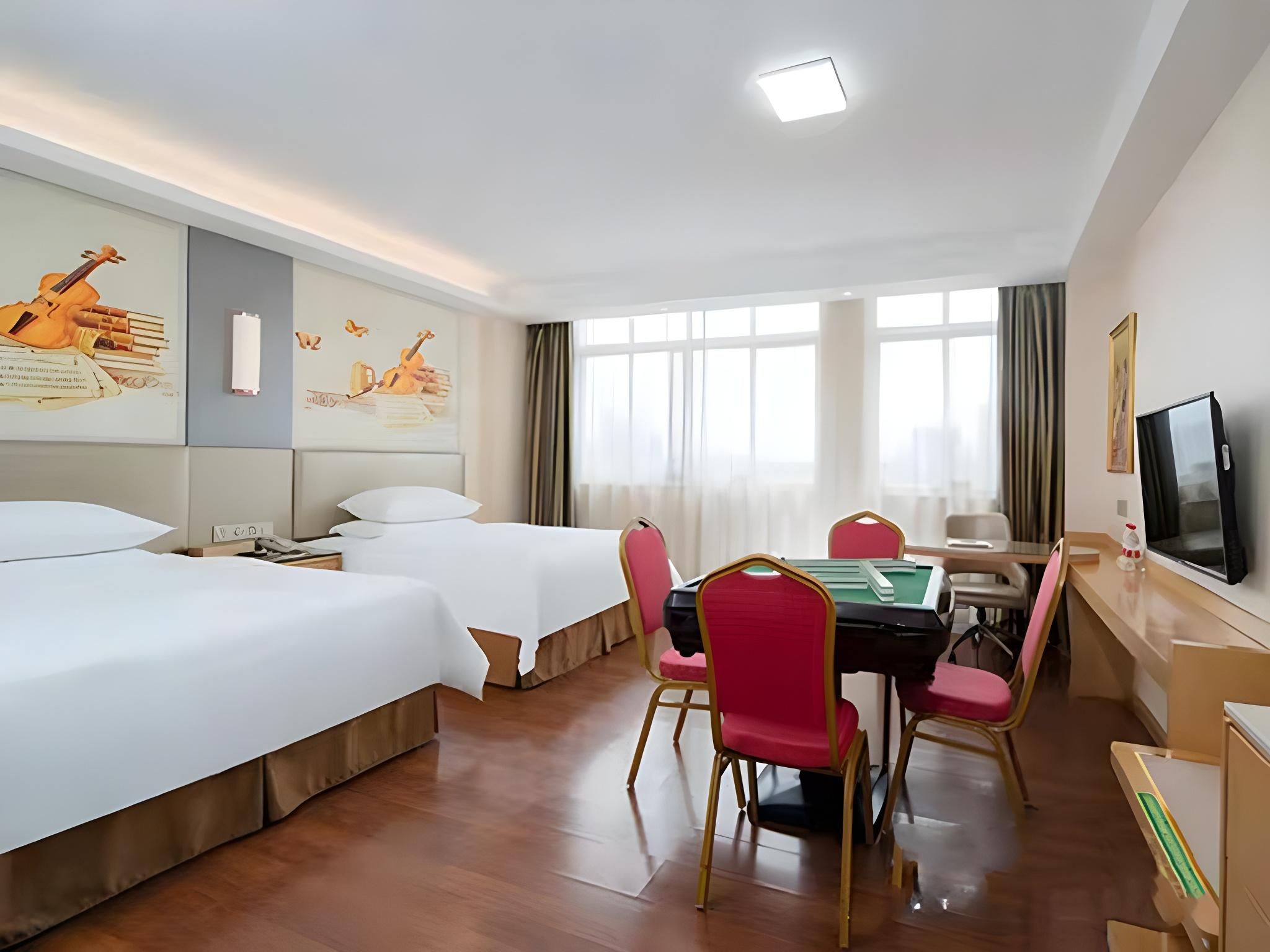 Vienna - Functional Chess Room With Twin Bed