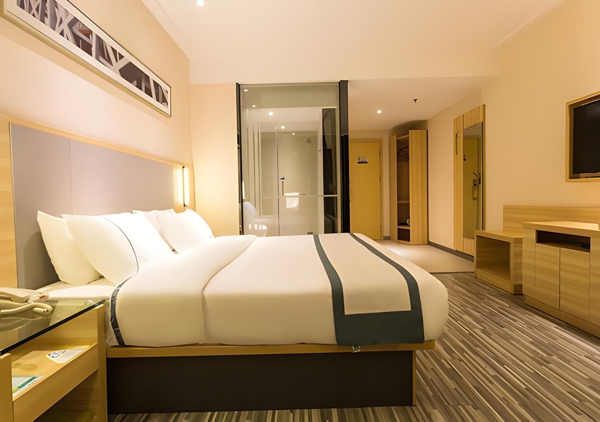 Business Queen Room