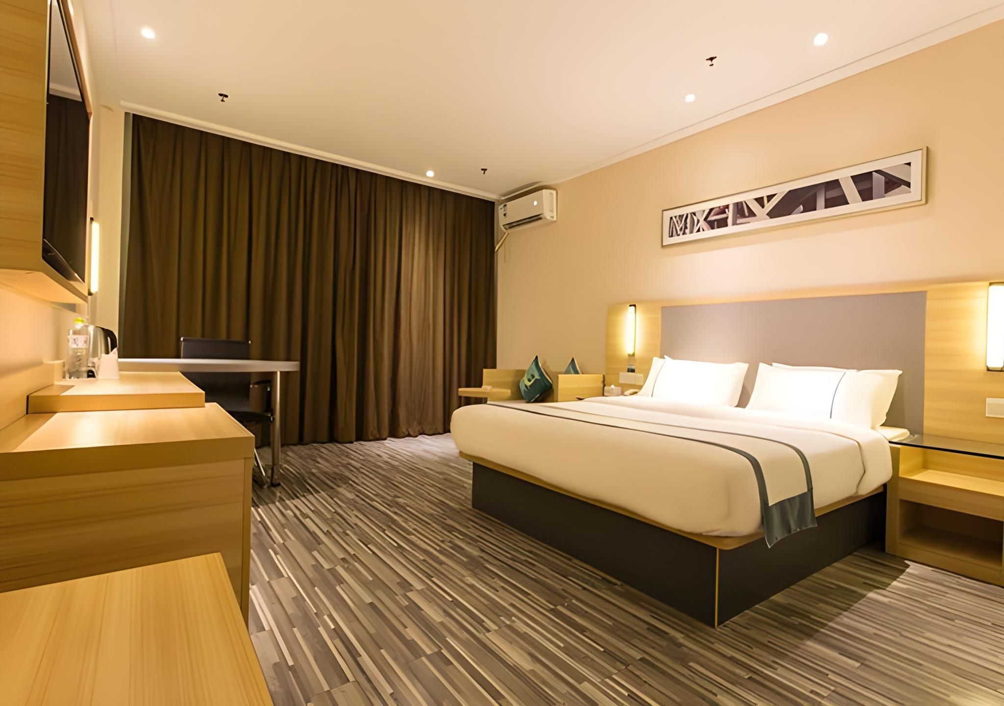 Business Queen Room