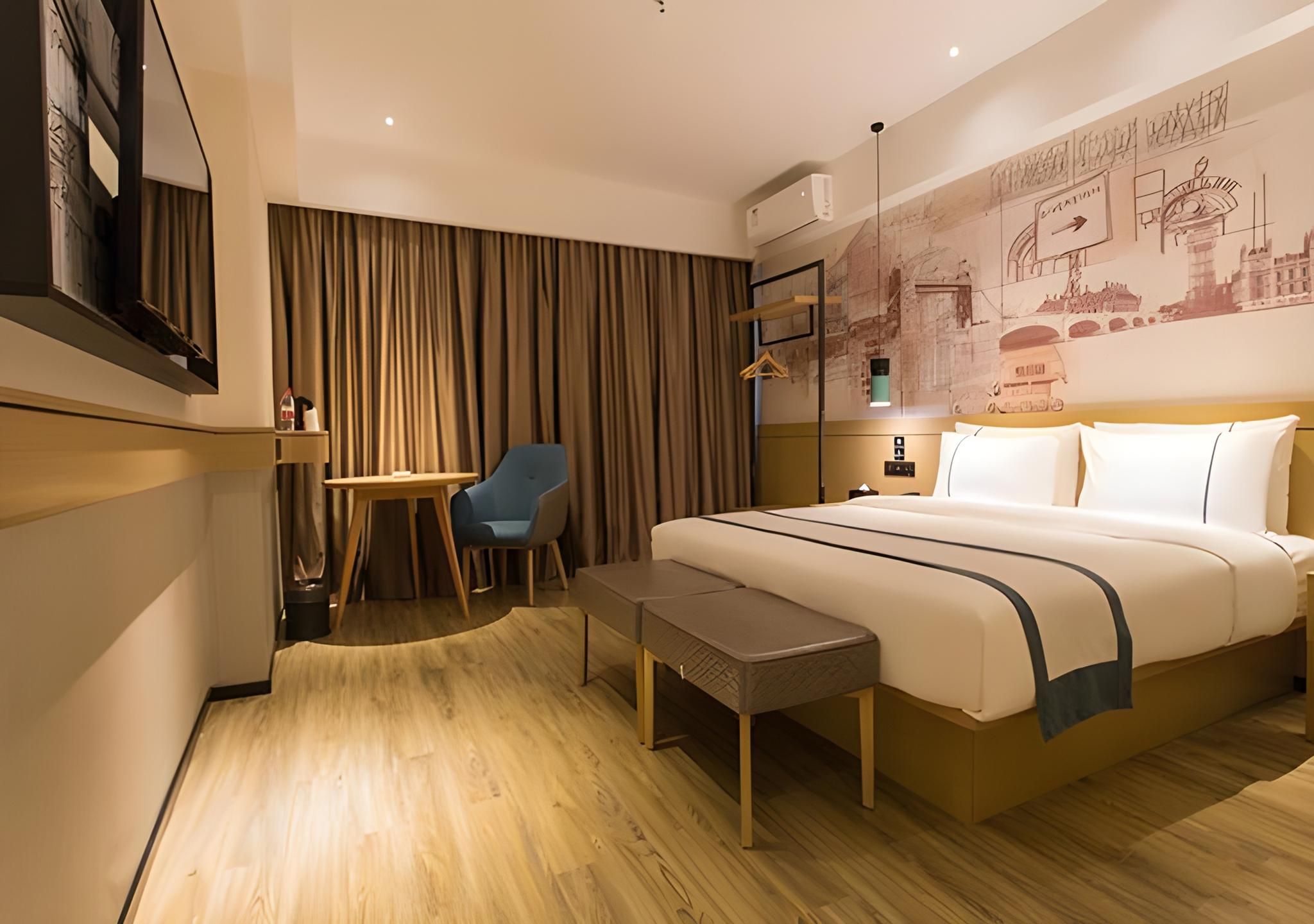 Stand Queen Room