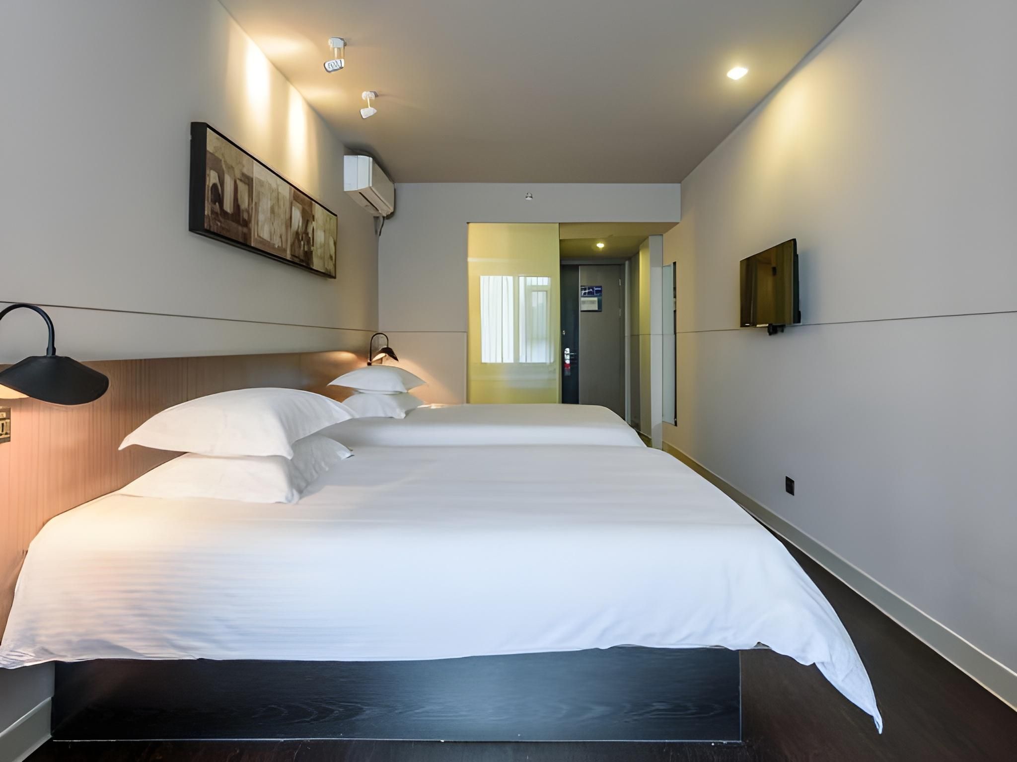 WH - Deluxe Room Twin
