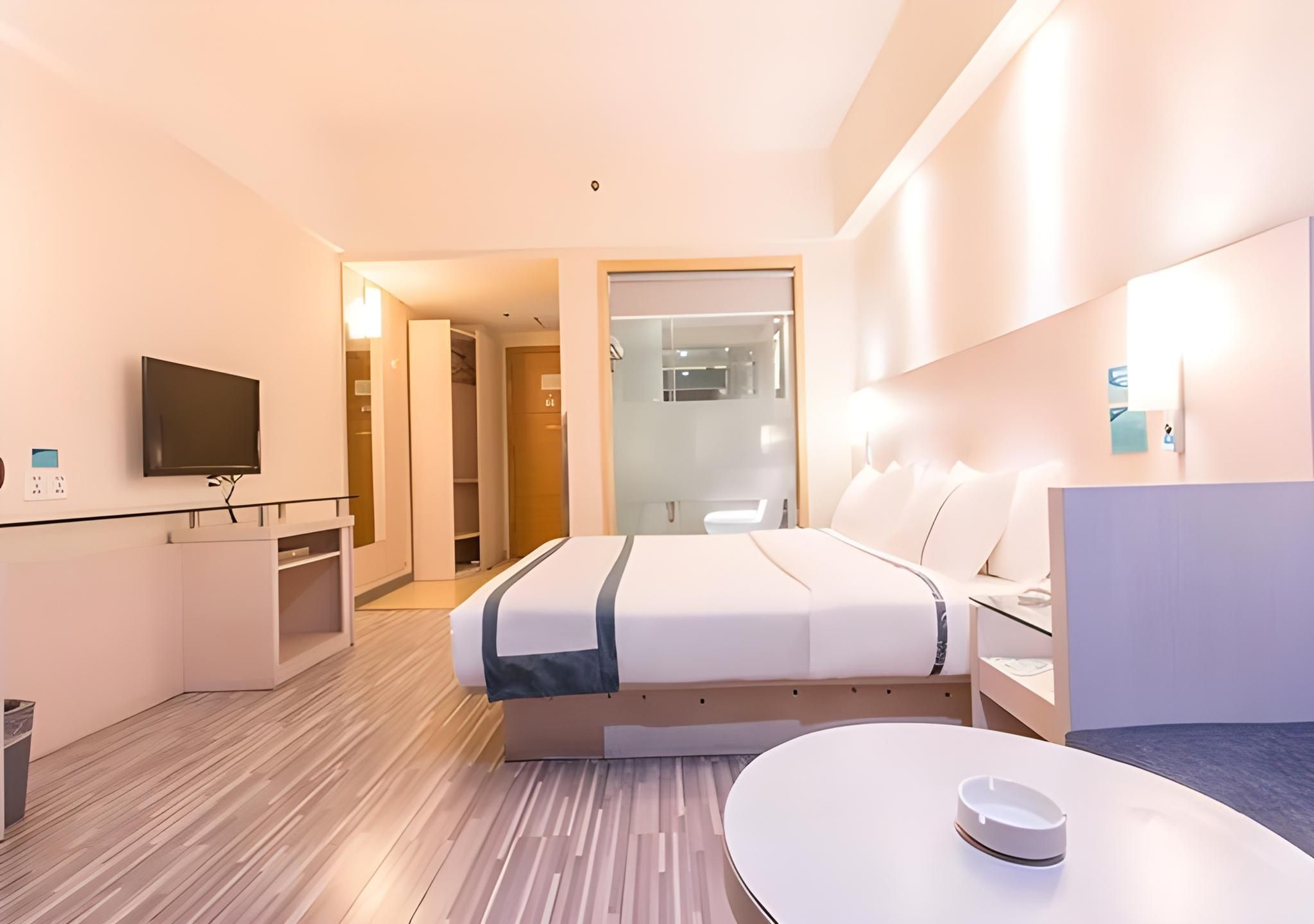 Business Queen Room