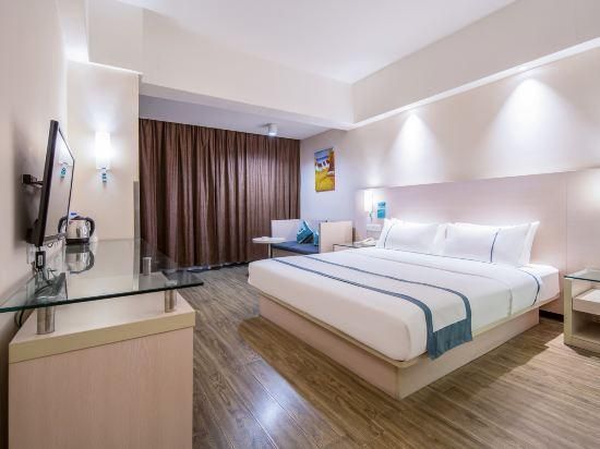 Stand Queen Room