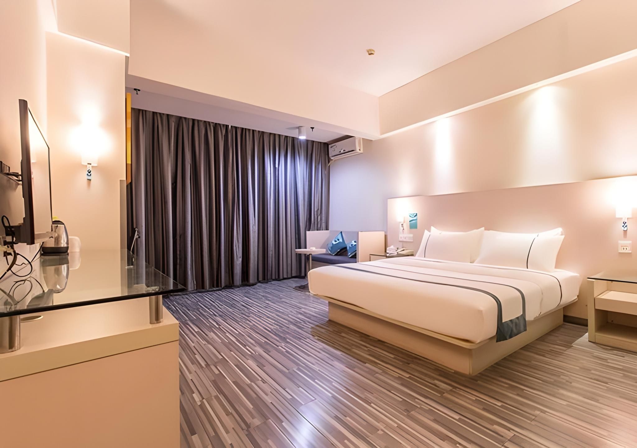 Business Queen Room