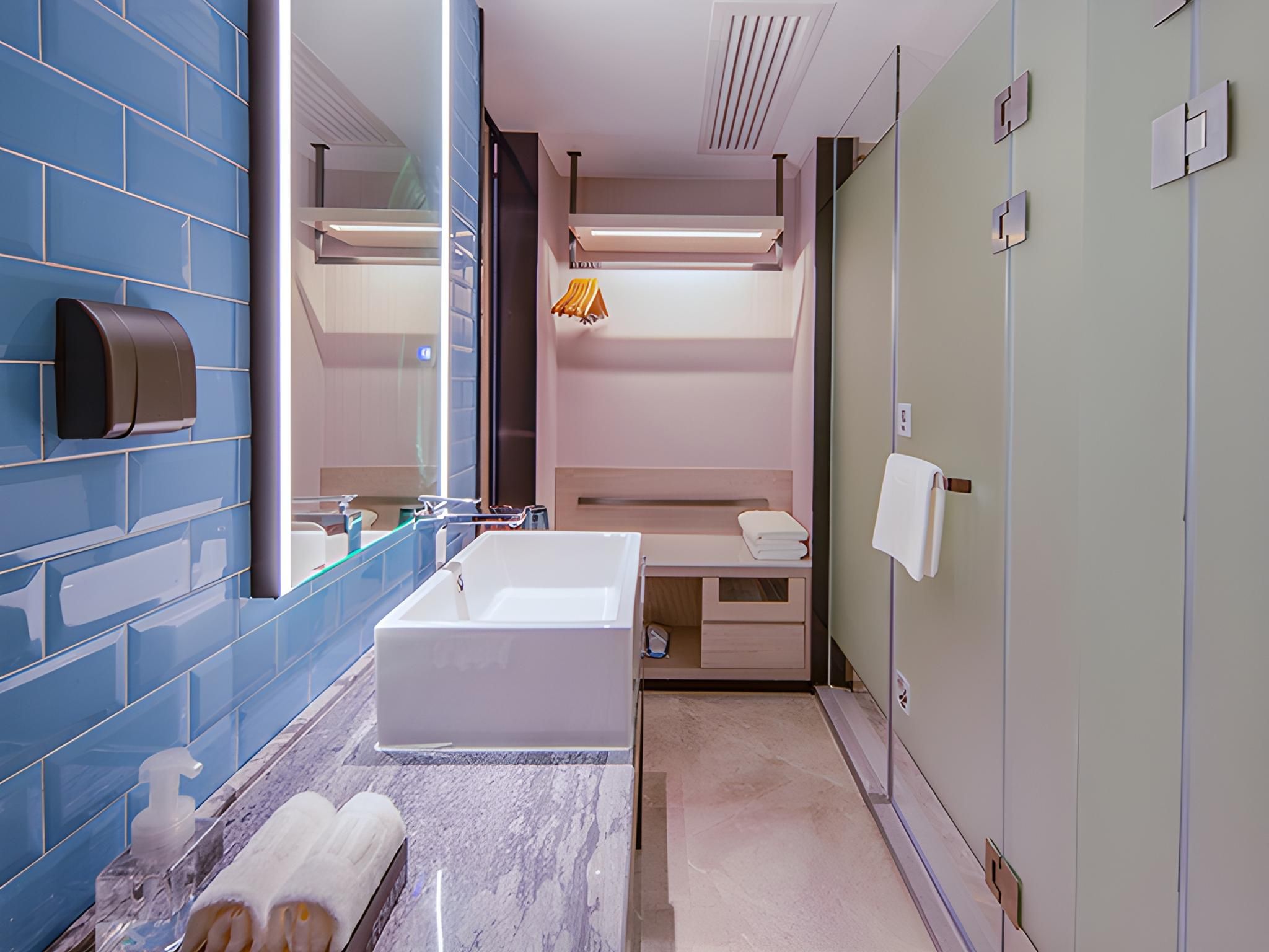 Dossen - Executive Suite