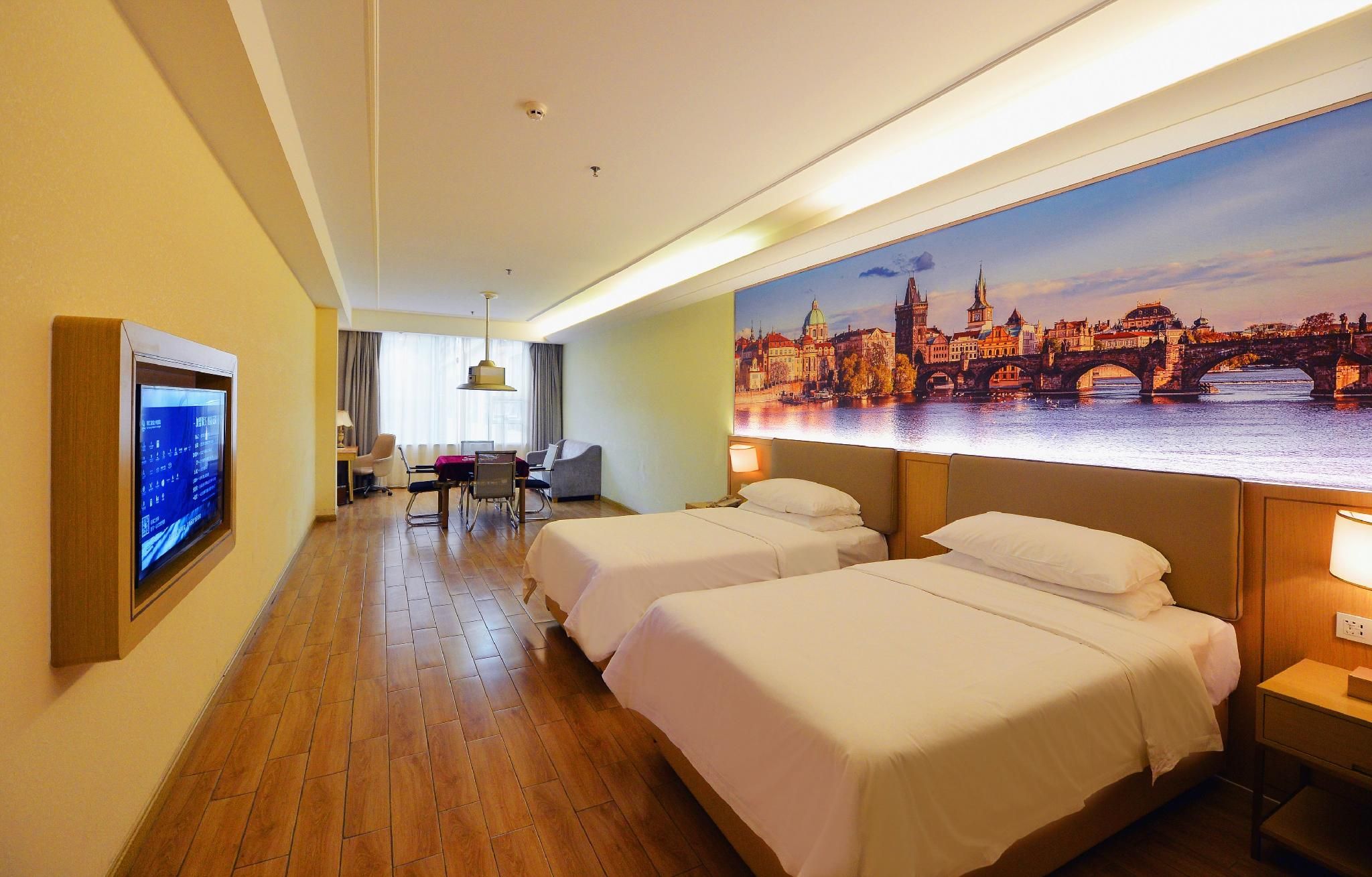 Vienna - Functional Chess Room With Twin Bed