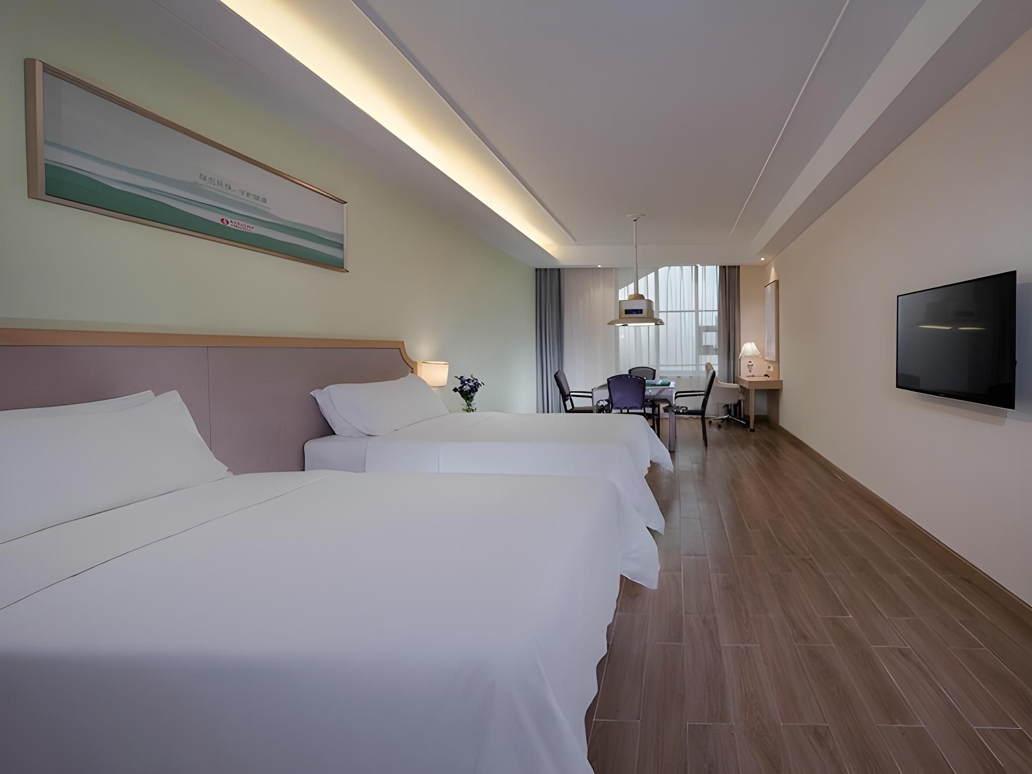 Vienna - Functional Chess Room With Twin Bed