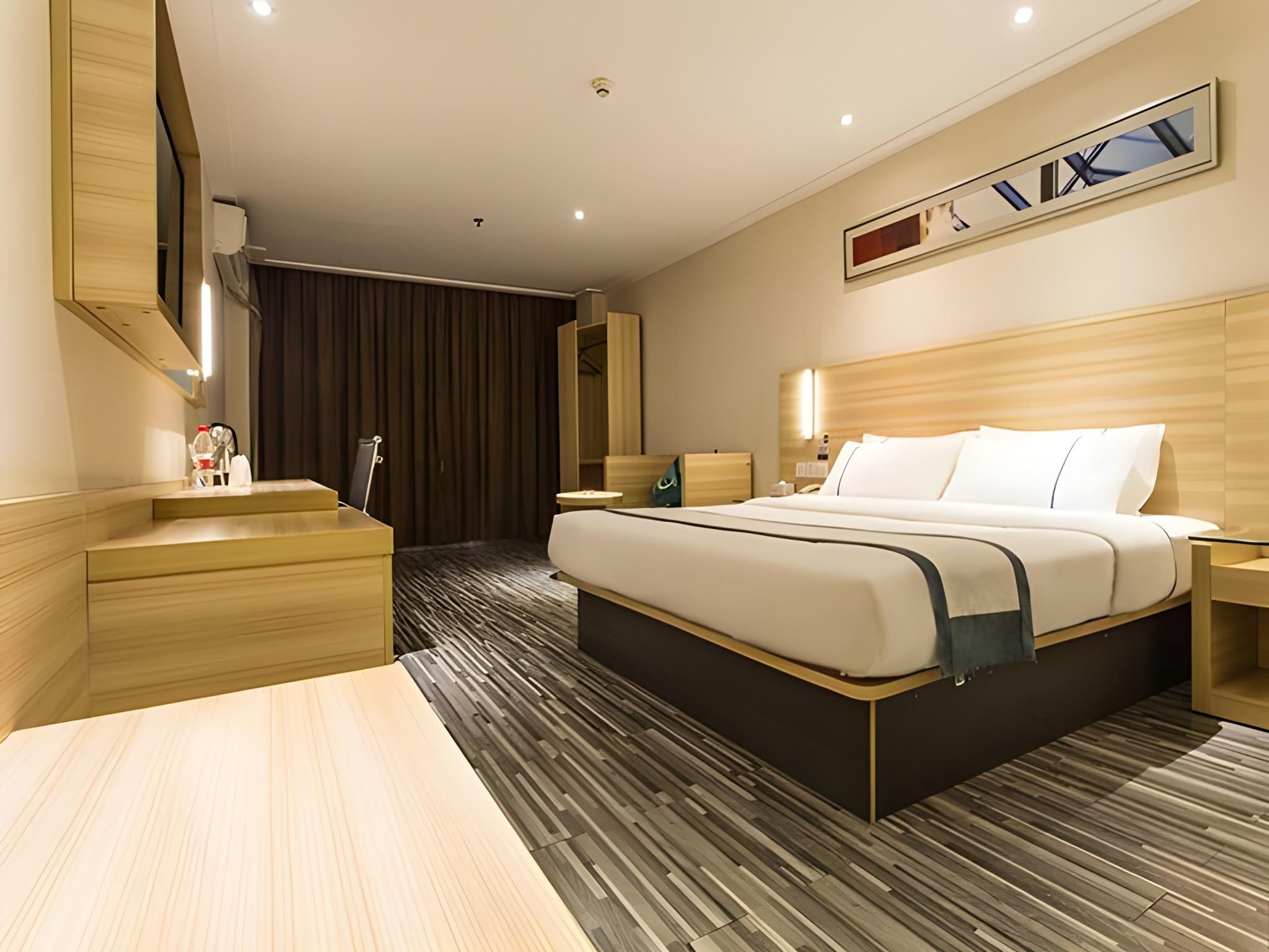 Business Queen Room