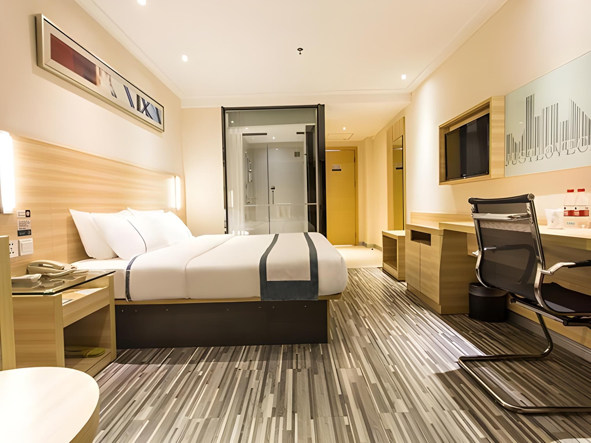 Business Queen Room
