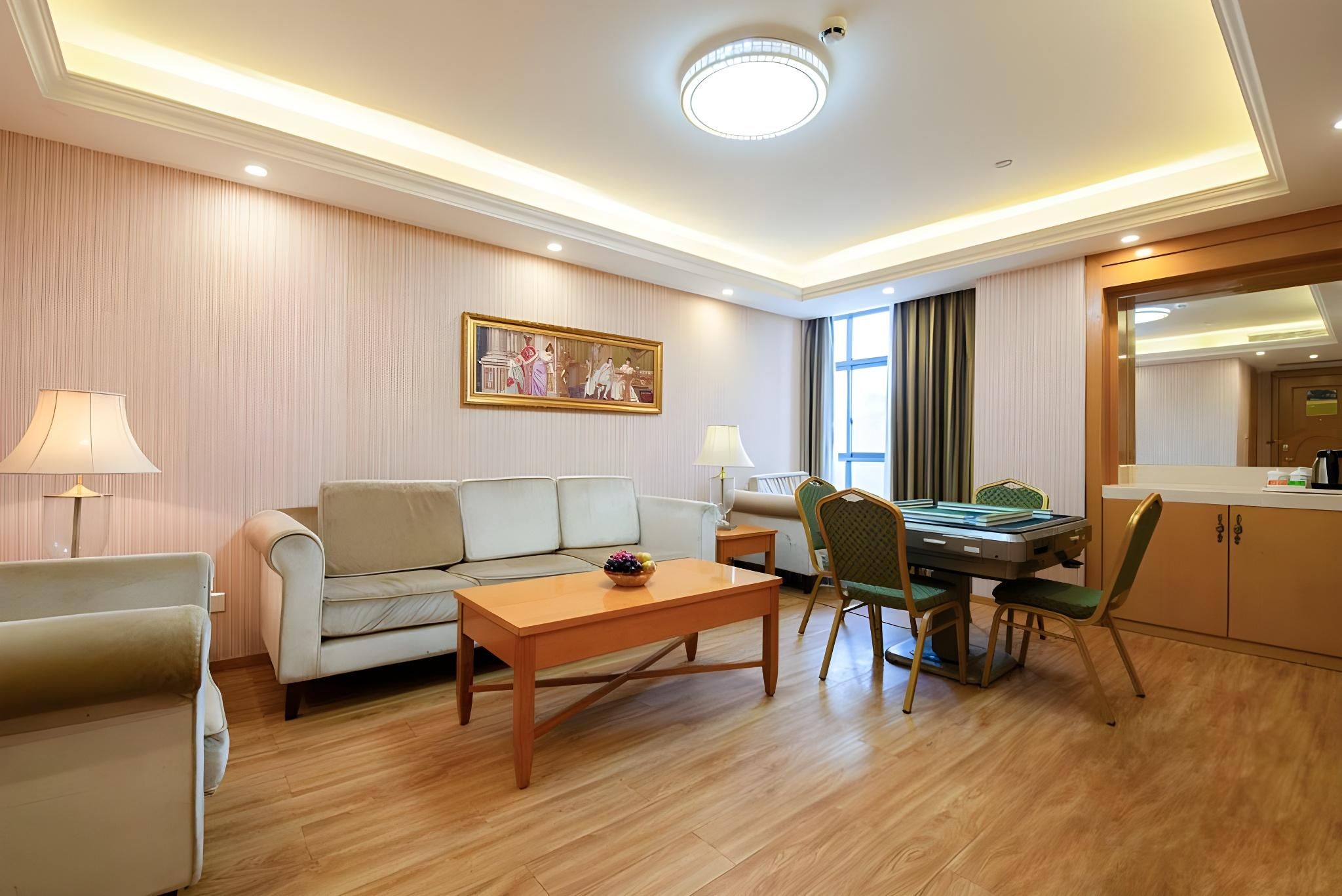 Vienna - Functional Chess Suite Room